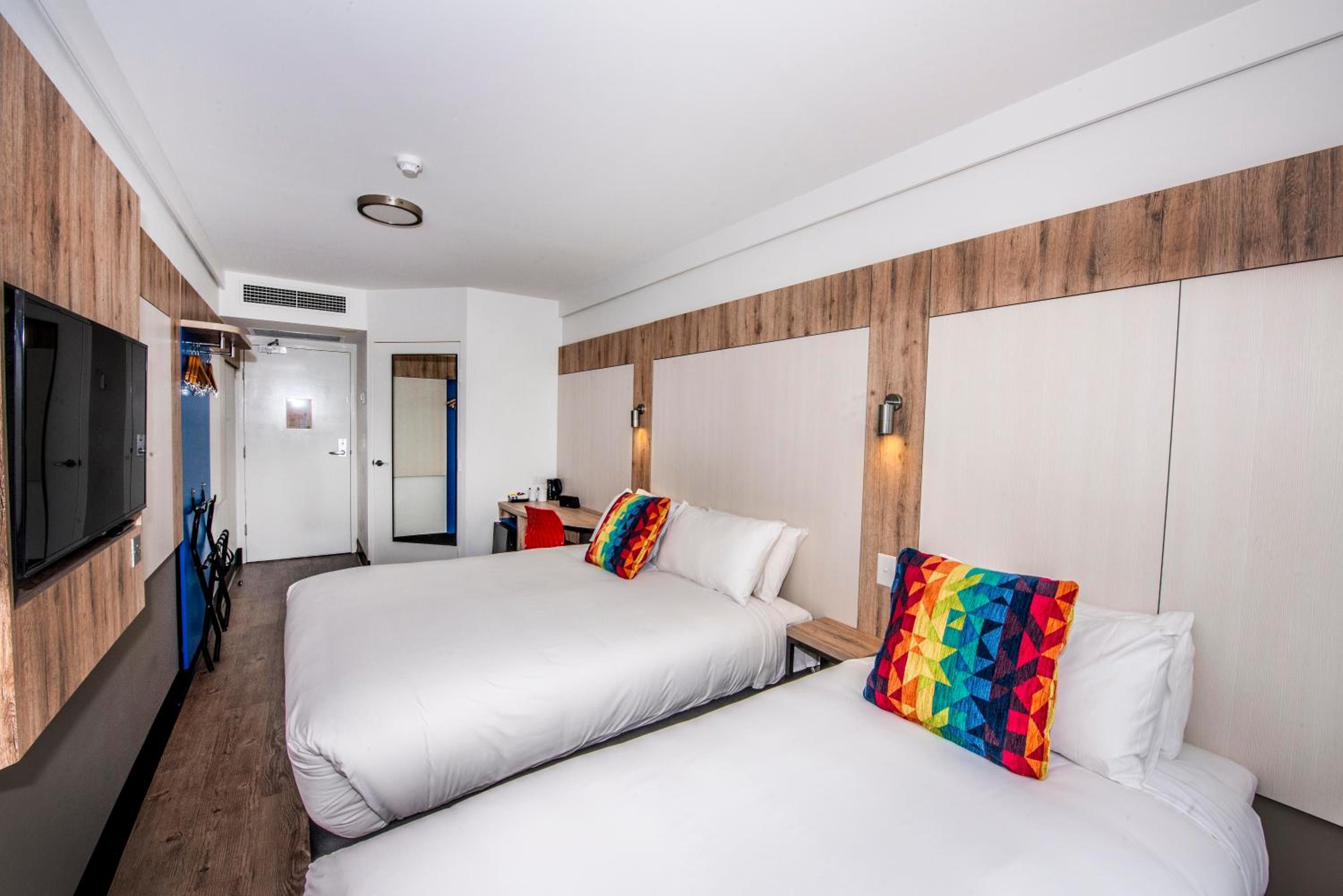 Classic Triple Room with One Queen and One Single Bed