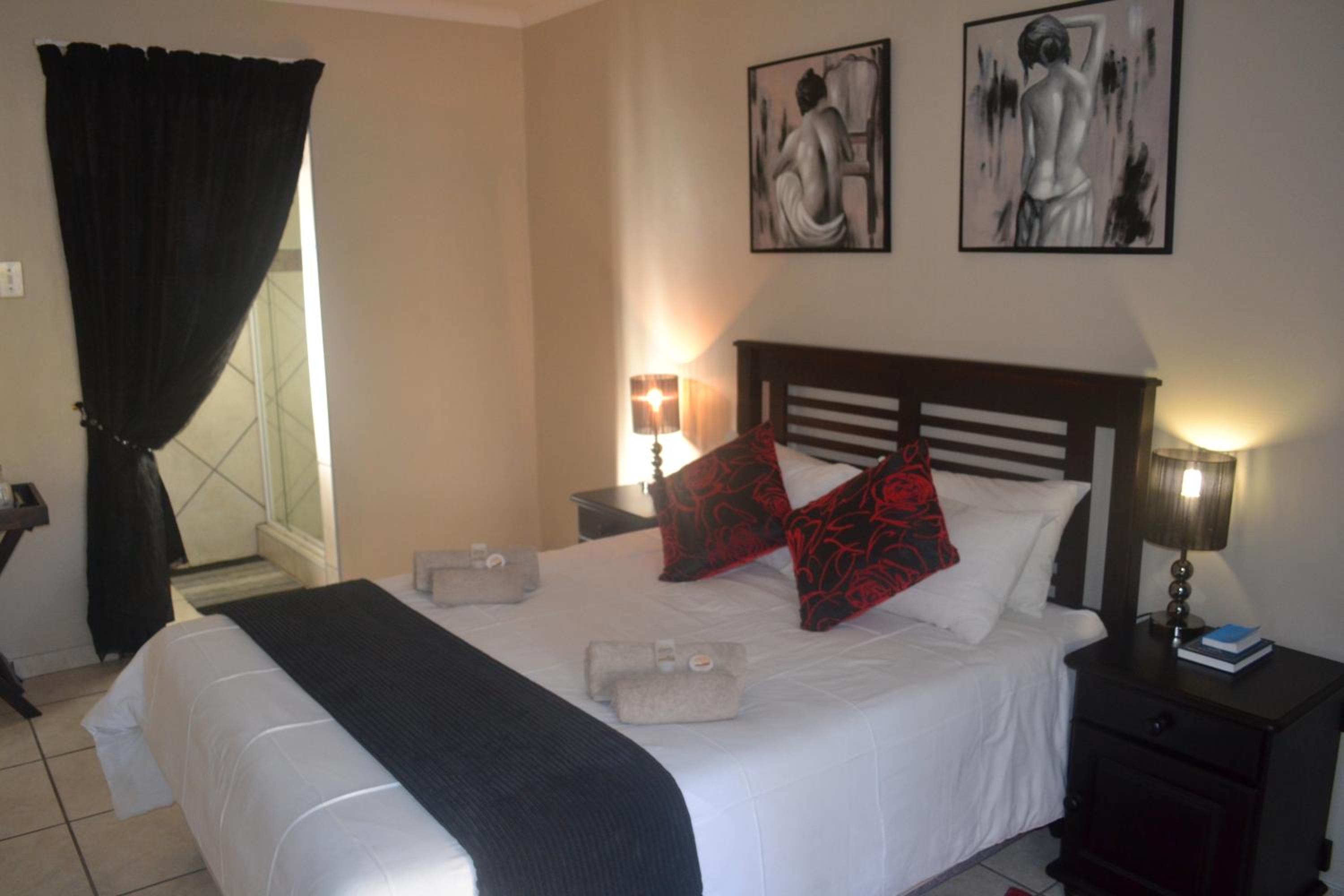 Standard Double Room - Photo 4