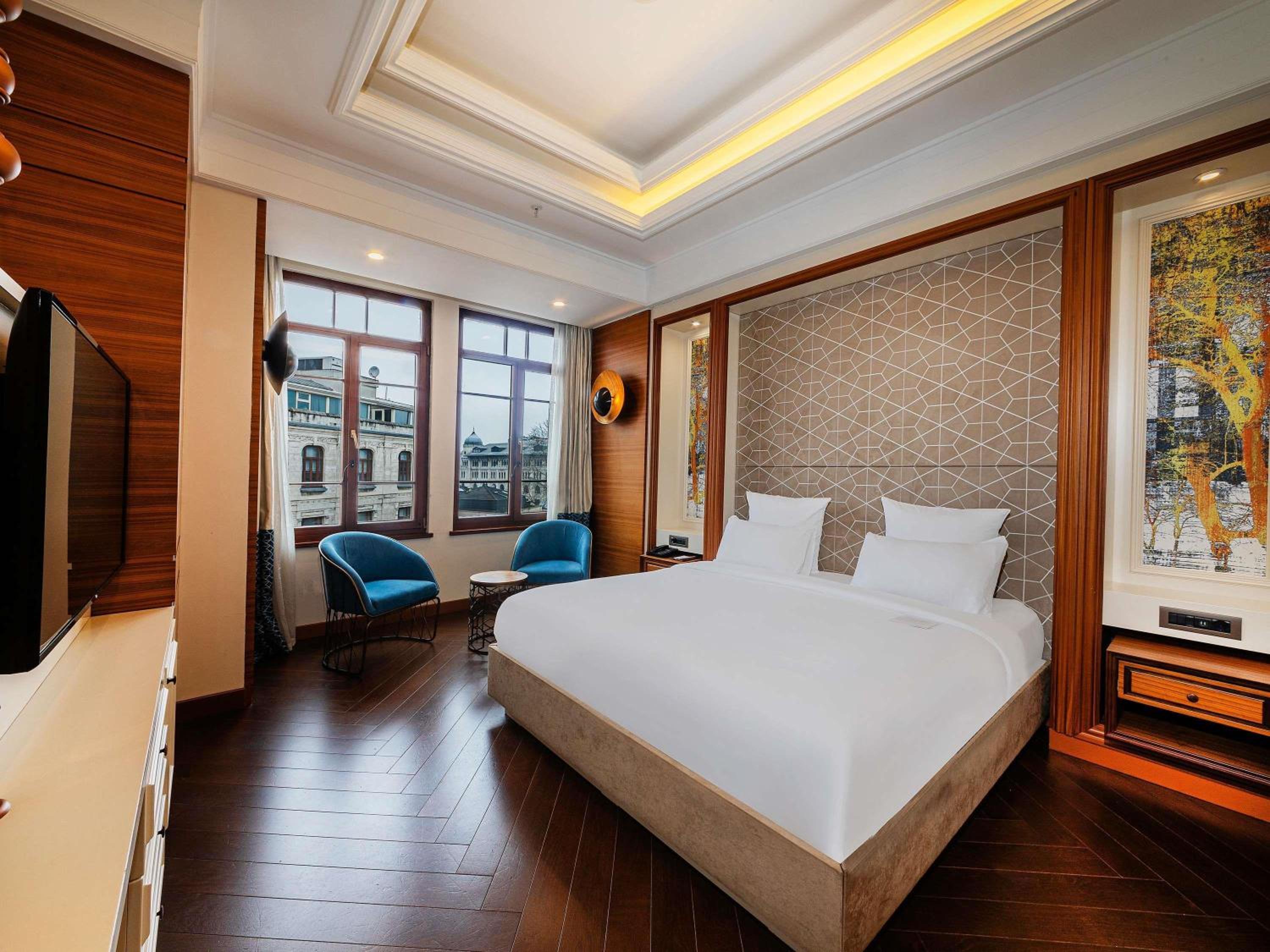 Deluxe King Room with Sofa Bed