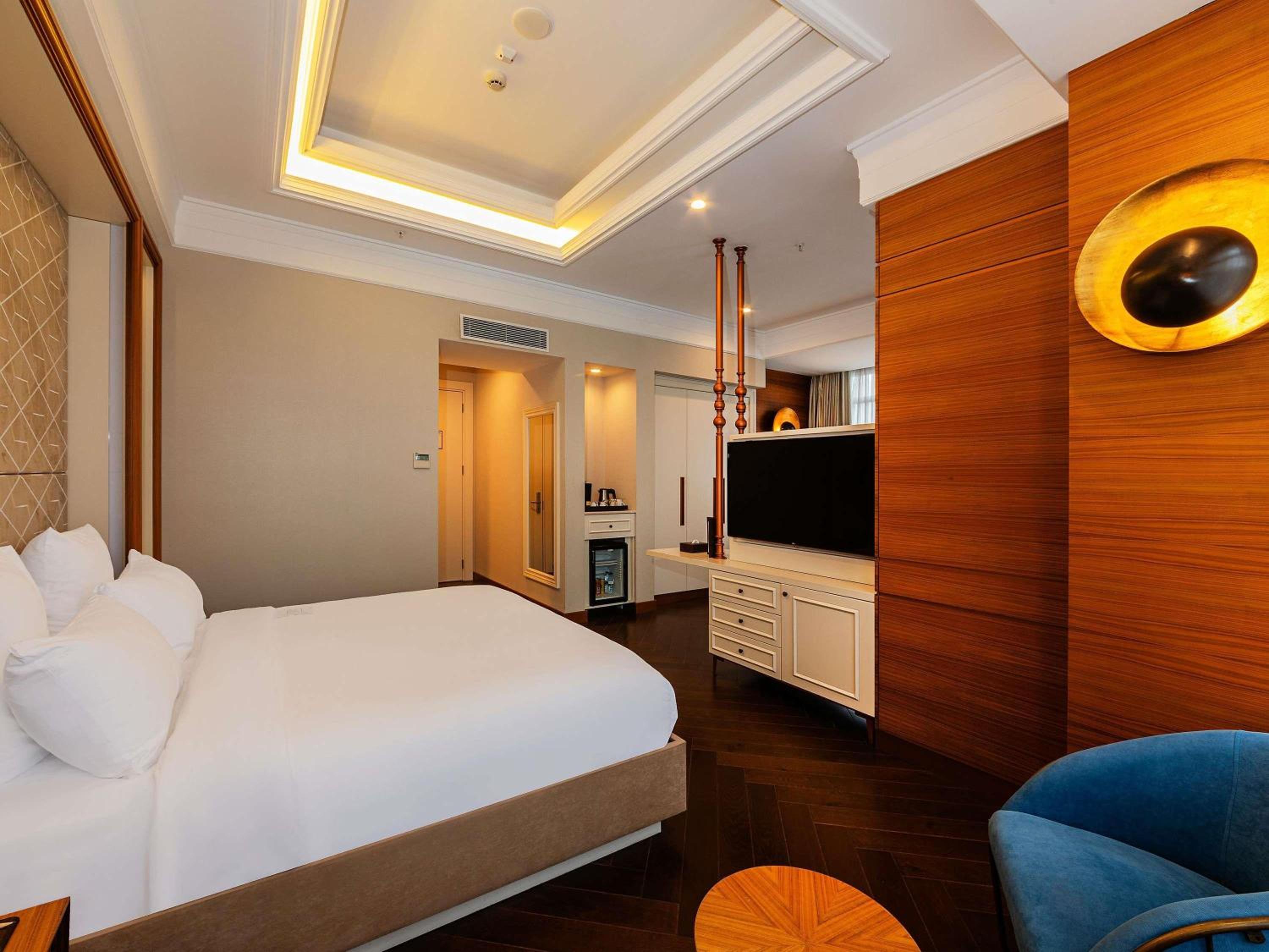 Deluxe King Room with Sofa Bed