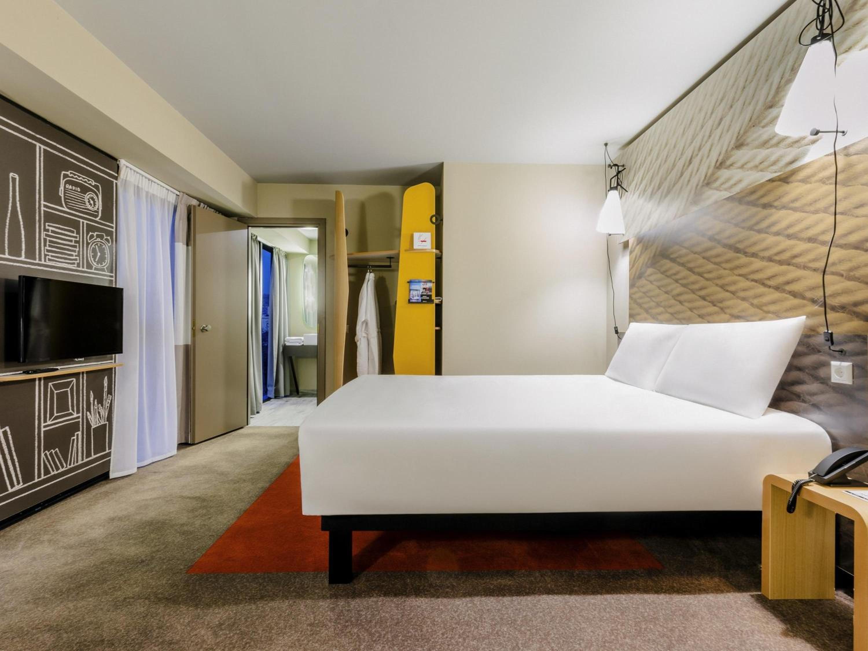 Superior Double Room with King Bed photo 3