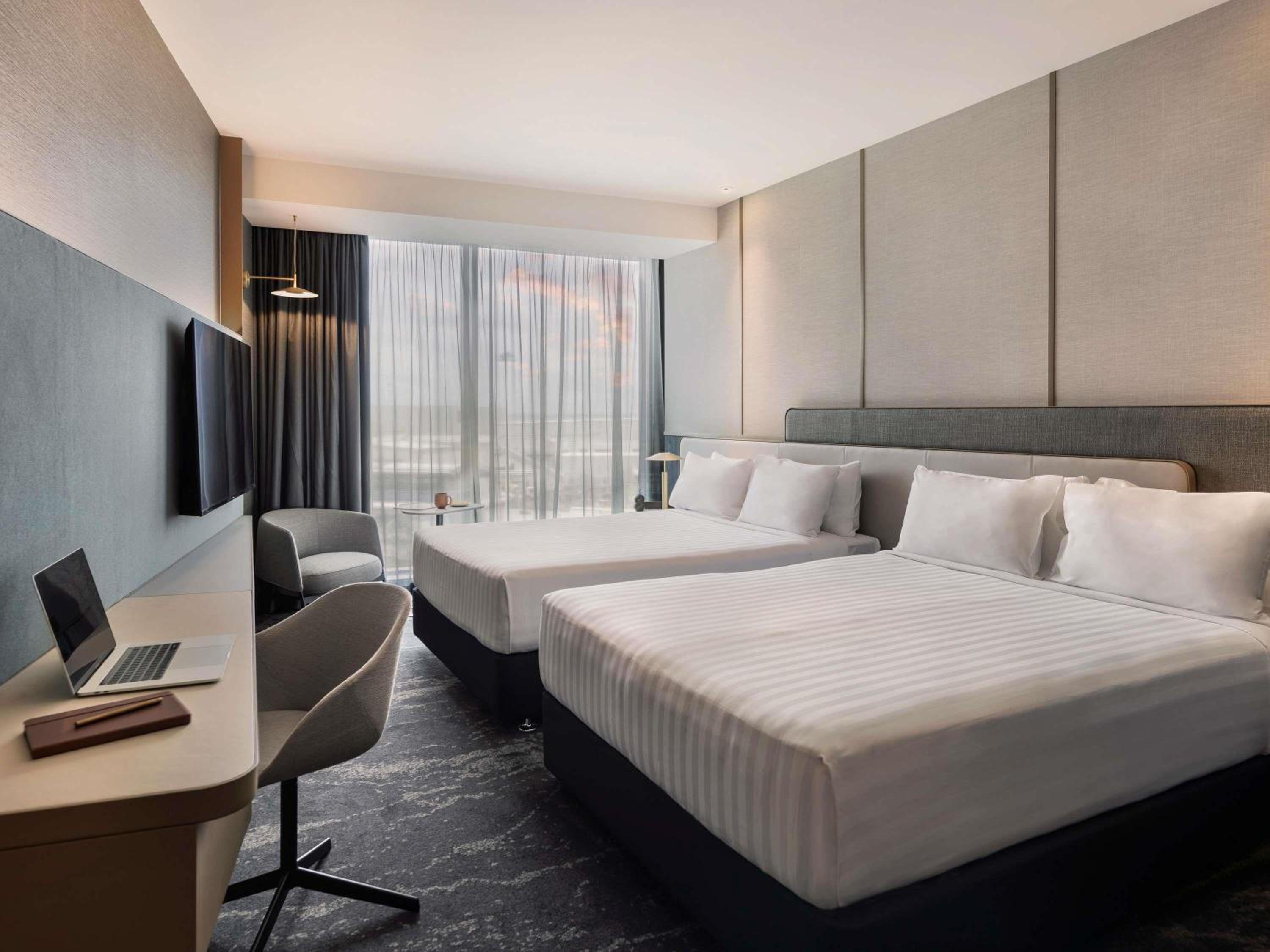 Executive Room with Two Queen Beds - Photo 2