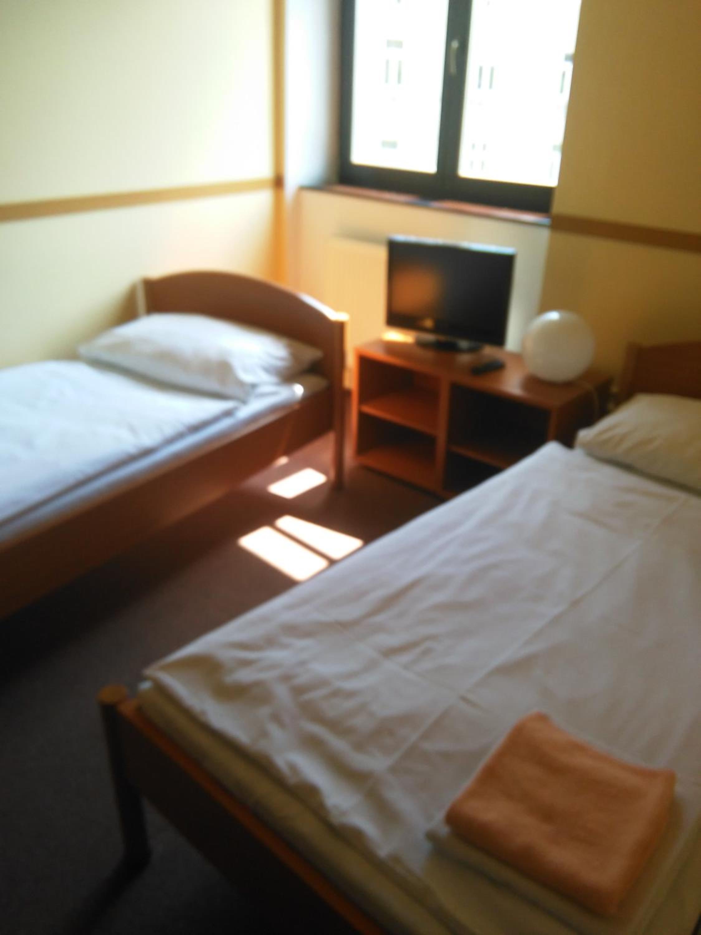 Twin Room with Private Bathroom photo 1