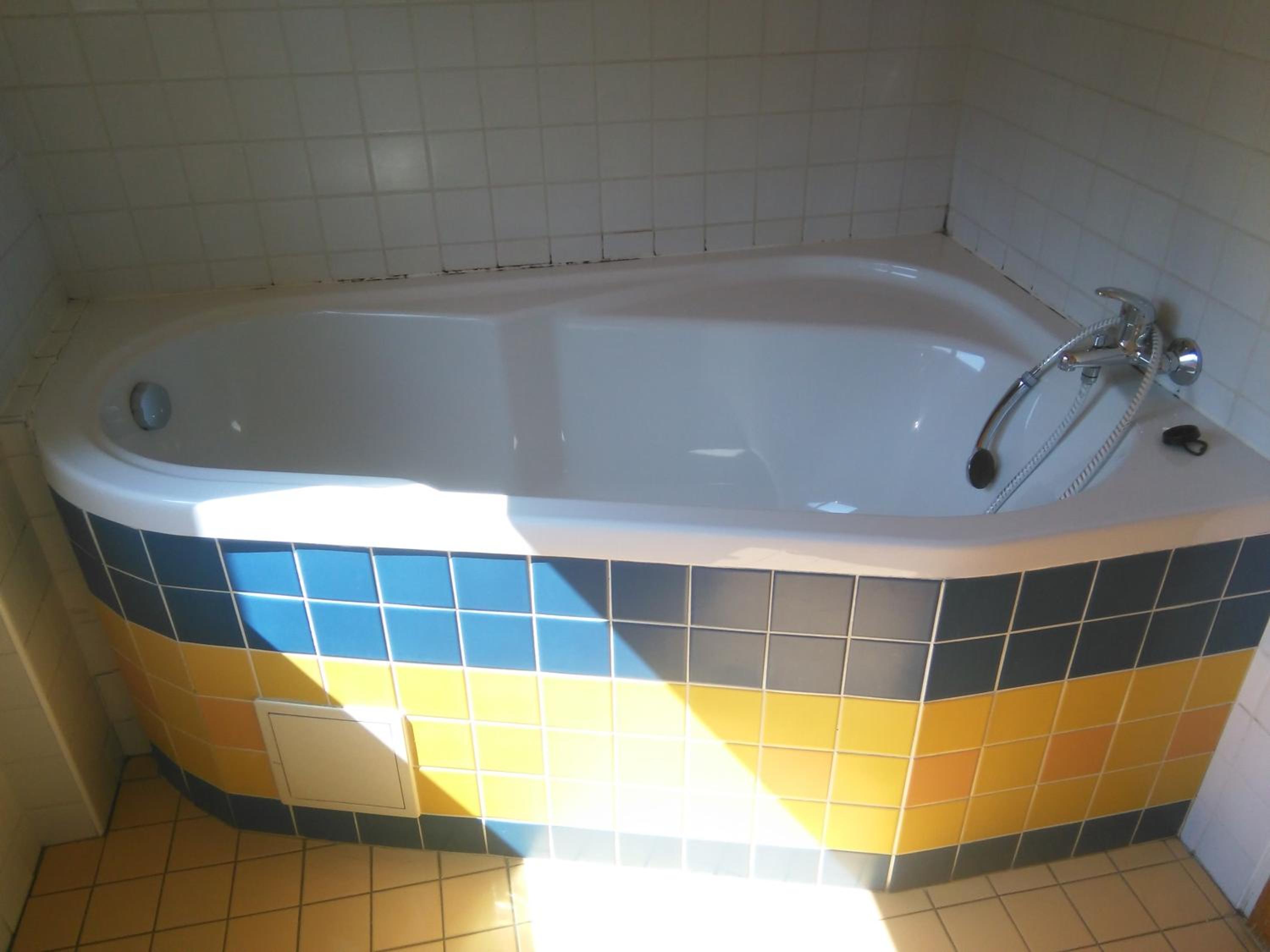 Twin Room with Private Bathroom photo 2