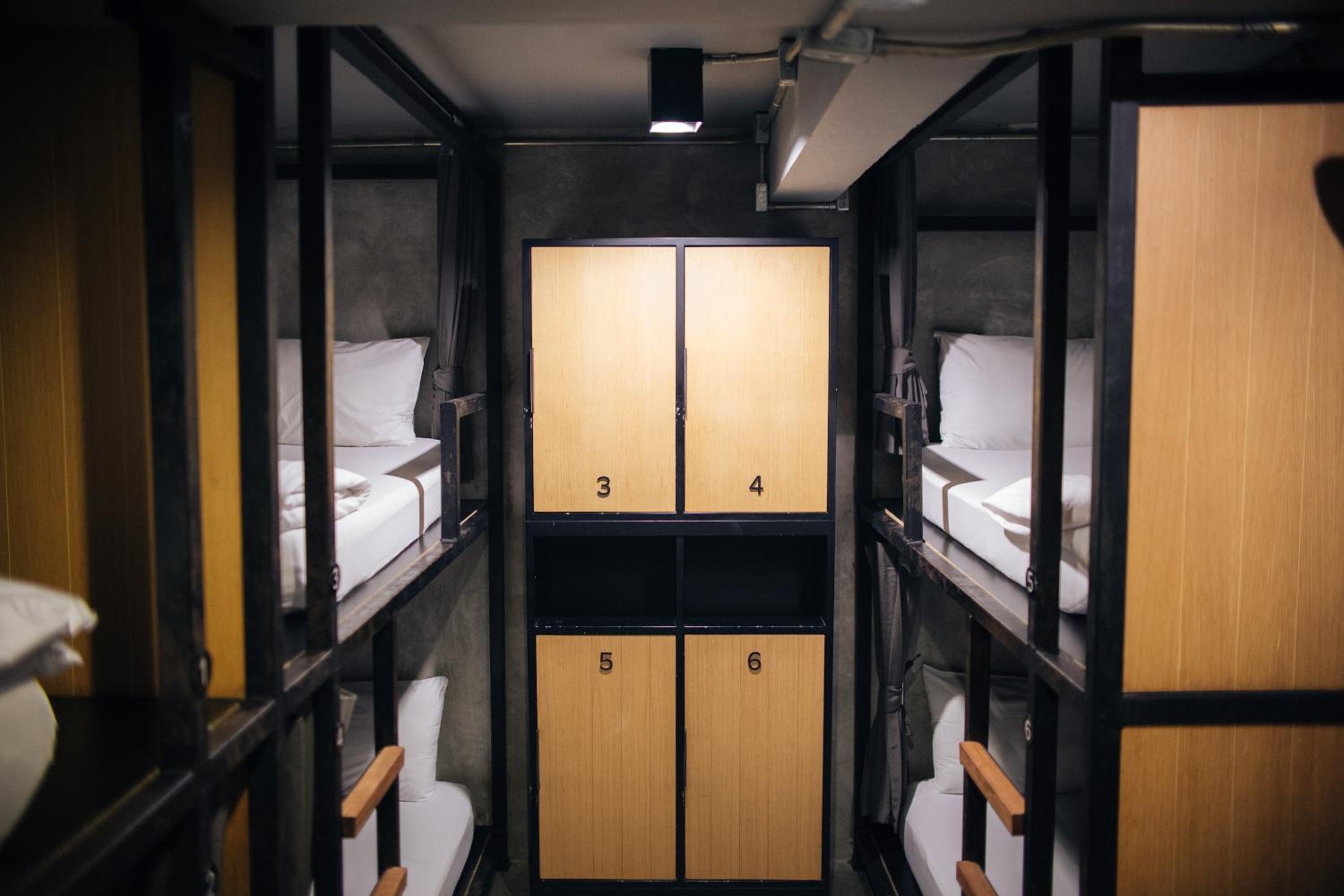 Bunk Bed in 8-Bed Mixed Dormitory Room photo 3