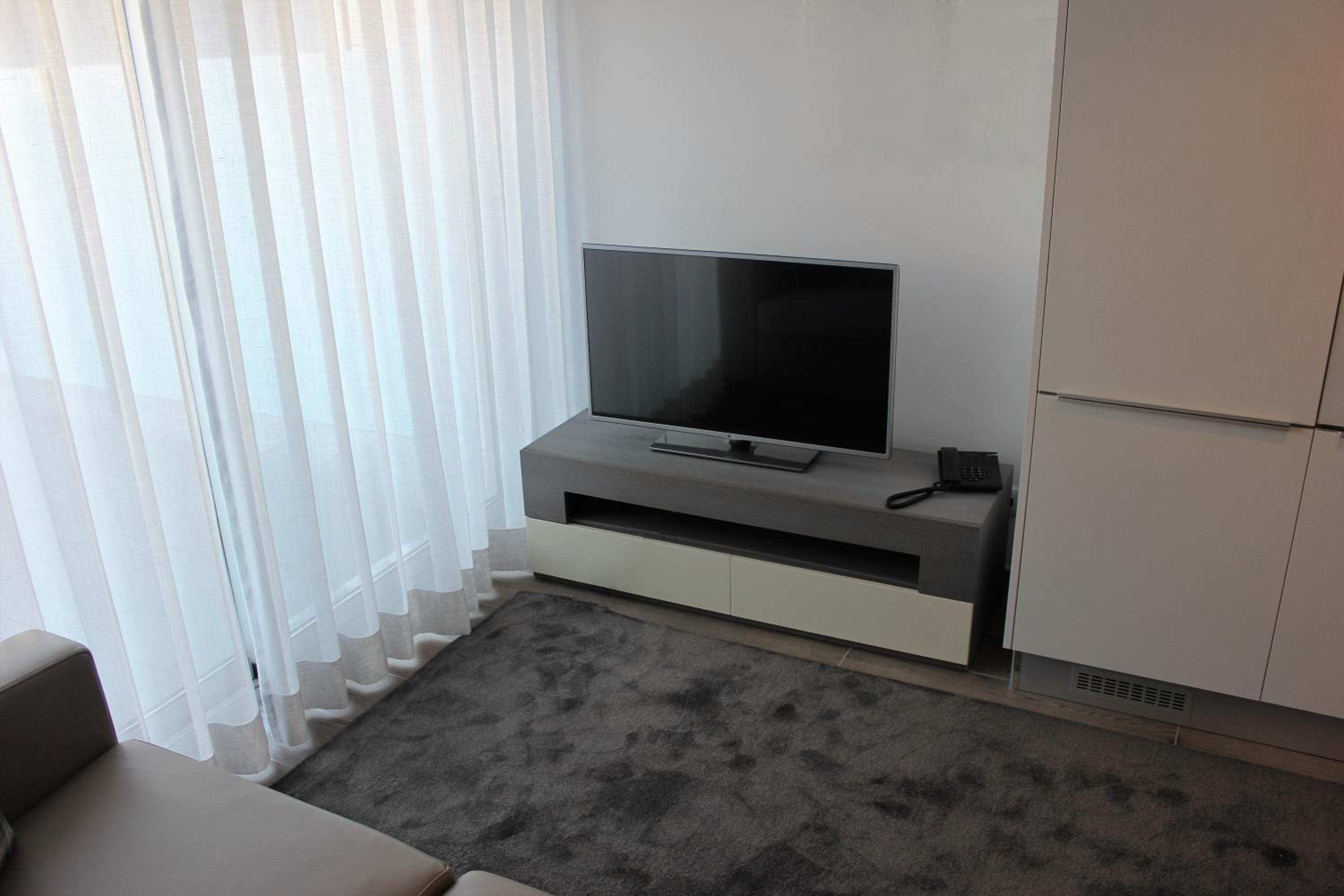 One-Bedroom Apartment - Photo 11