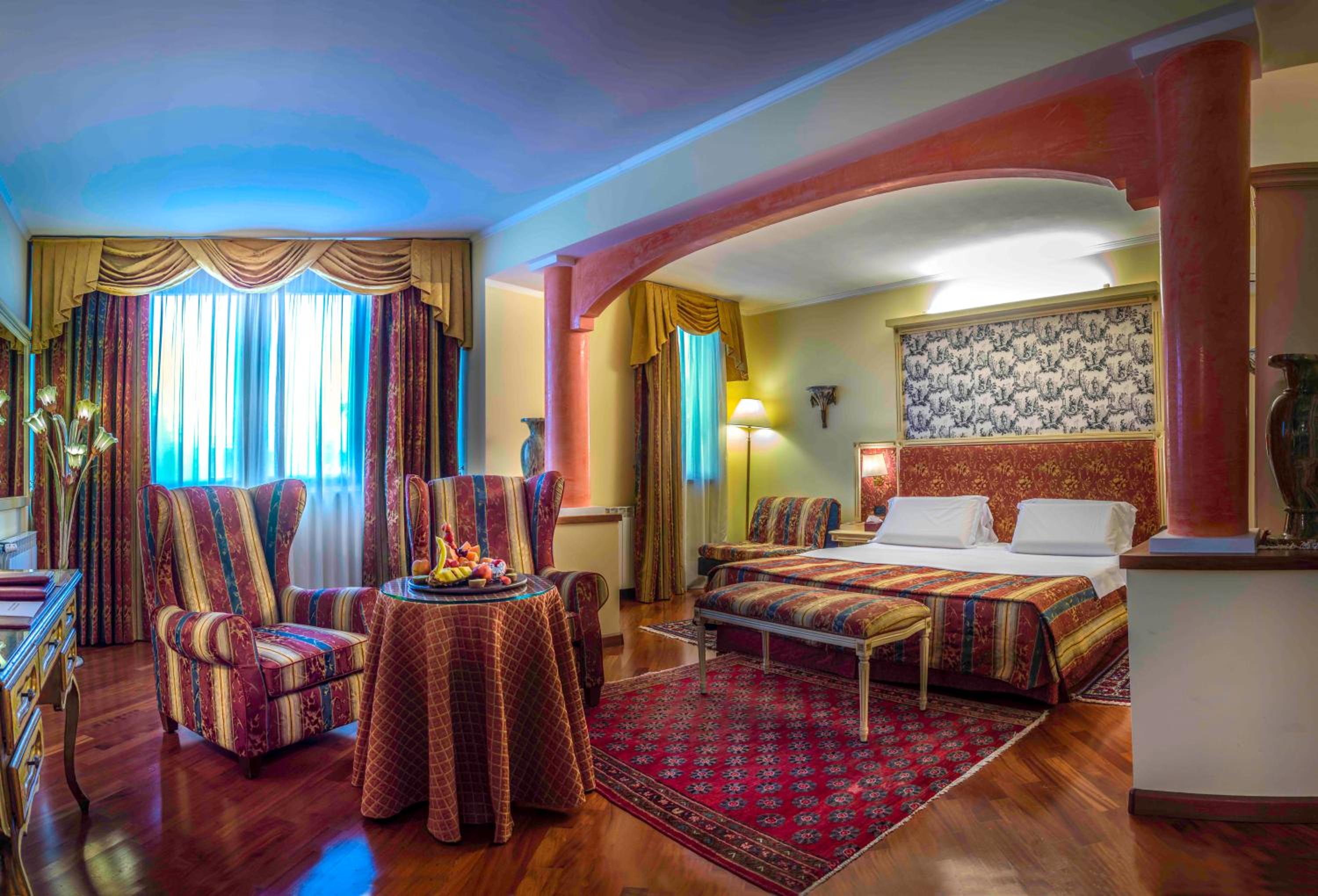 Suite - Photo 2