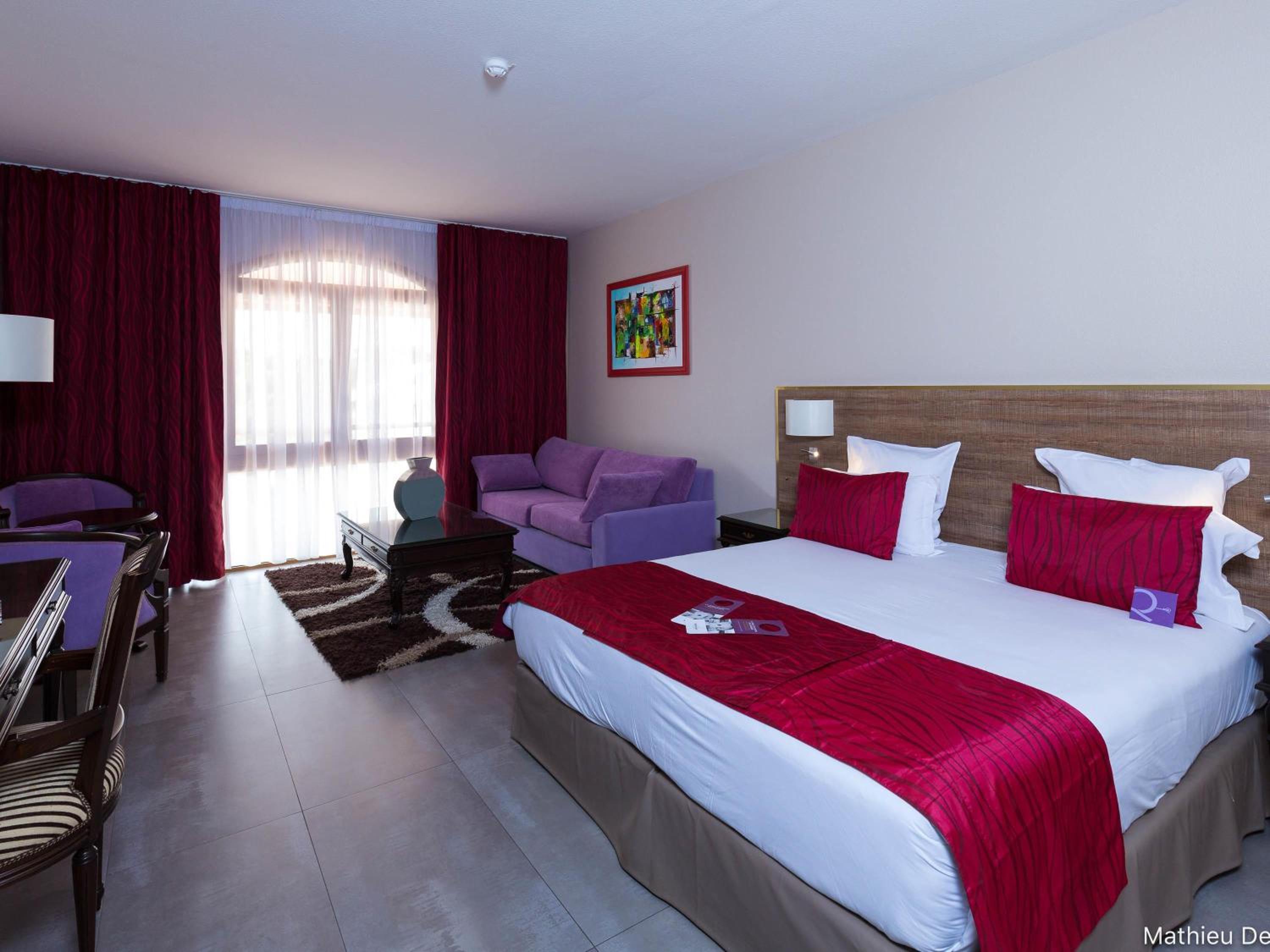 Privilege Room With One King Bed & Sofa photo 1