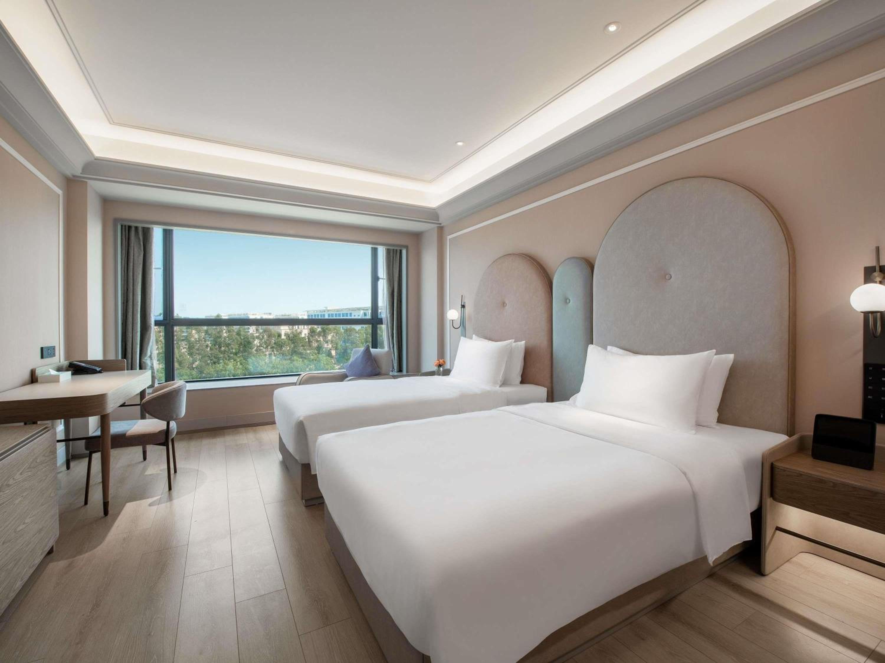 Deluxe Room Twin Beds
