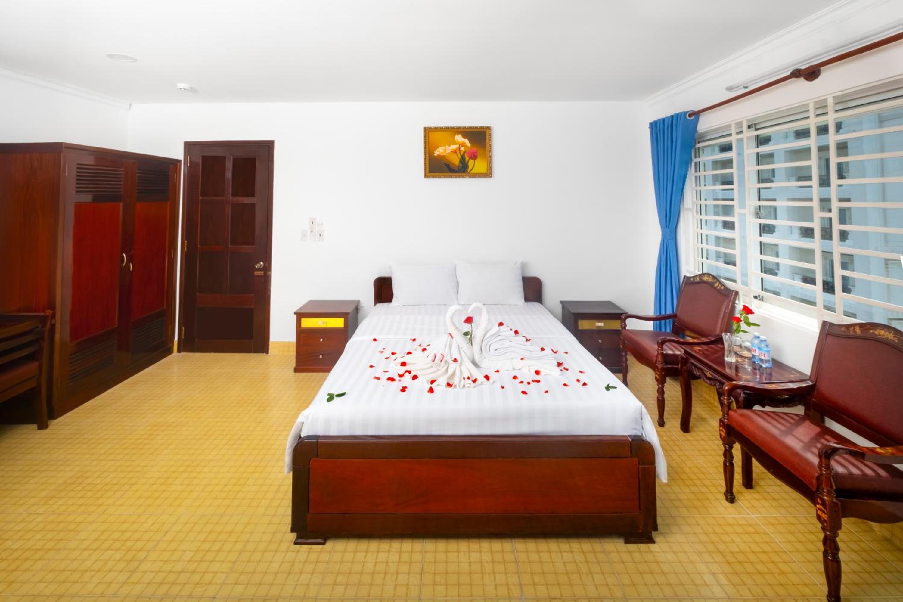 Queen Room - Photo 5