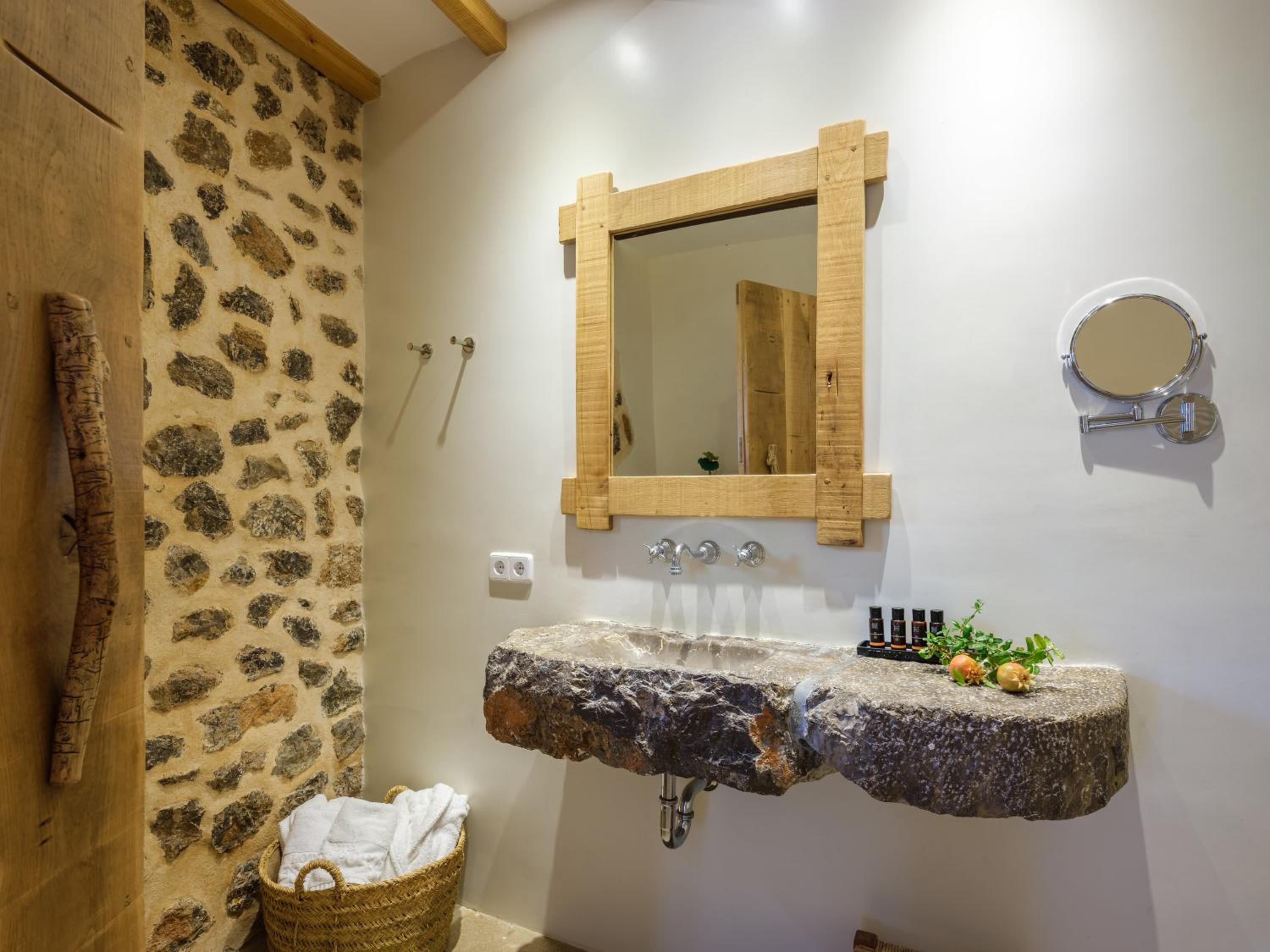 Deluxe Double Room Historic Building with Spa Access Deluxe Double Room Historic Building with Spa Access