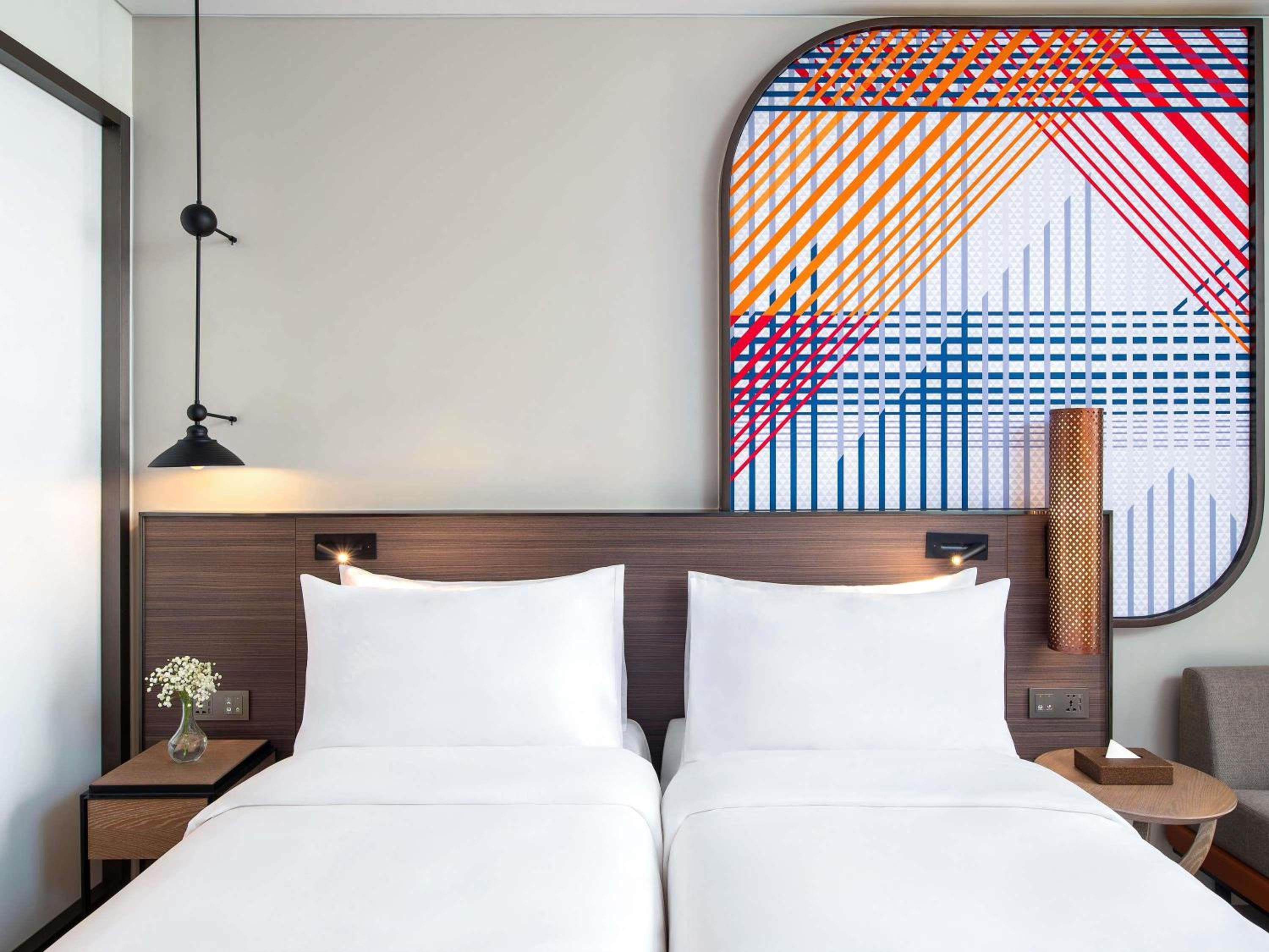 Deluxe Twin Beds Corner Room photo 1