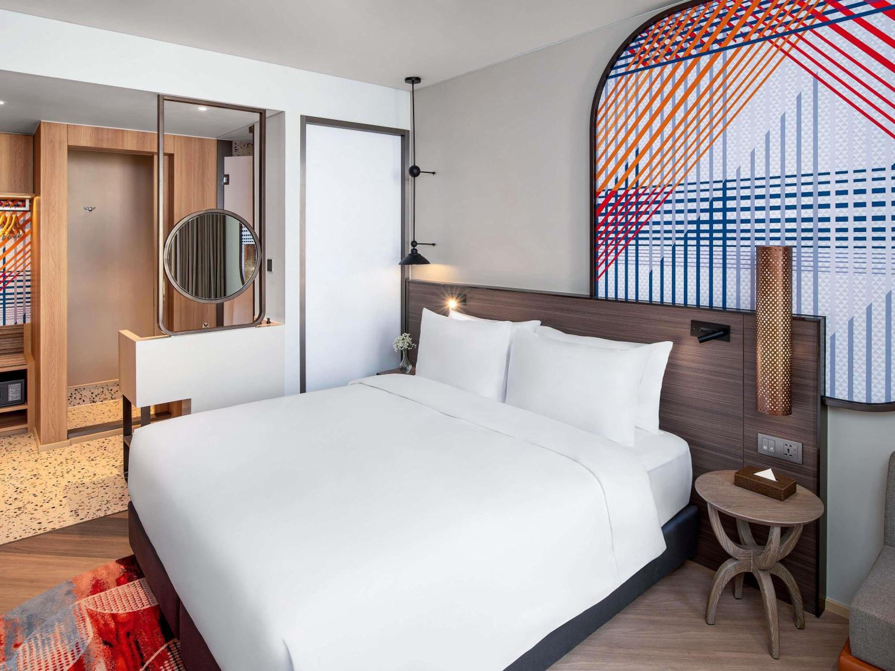 Deluxe Twin Beds Corner Room photo 3