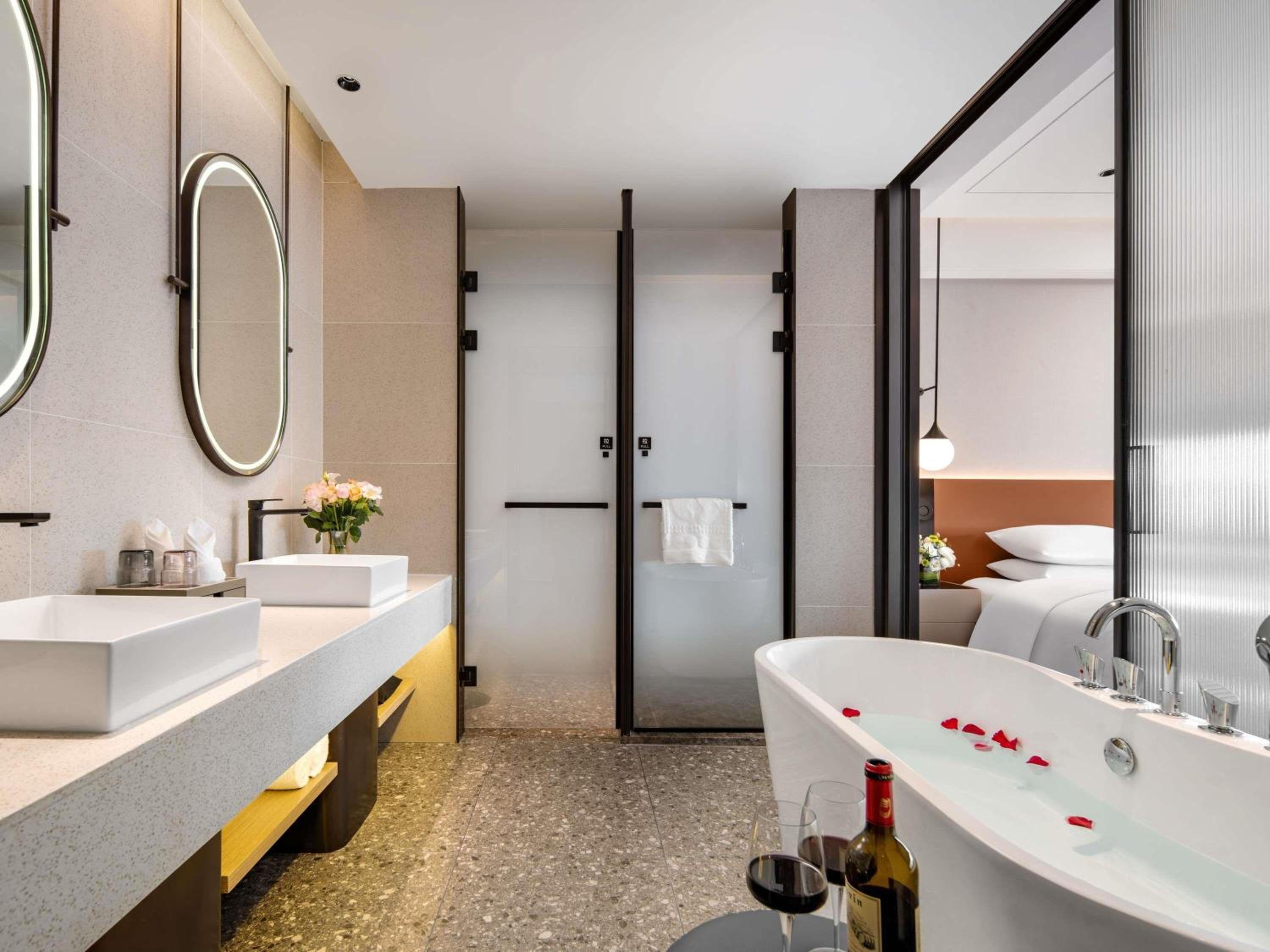 King Suite with Garden View photo 2
