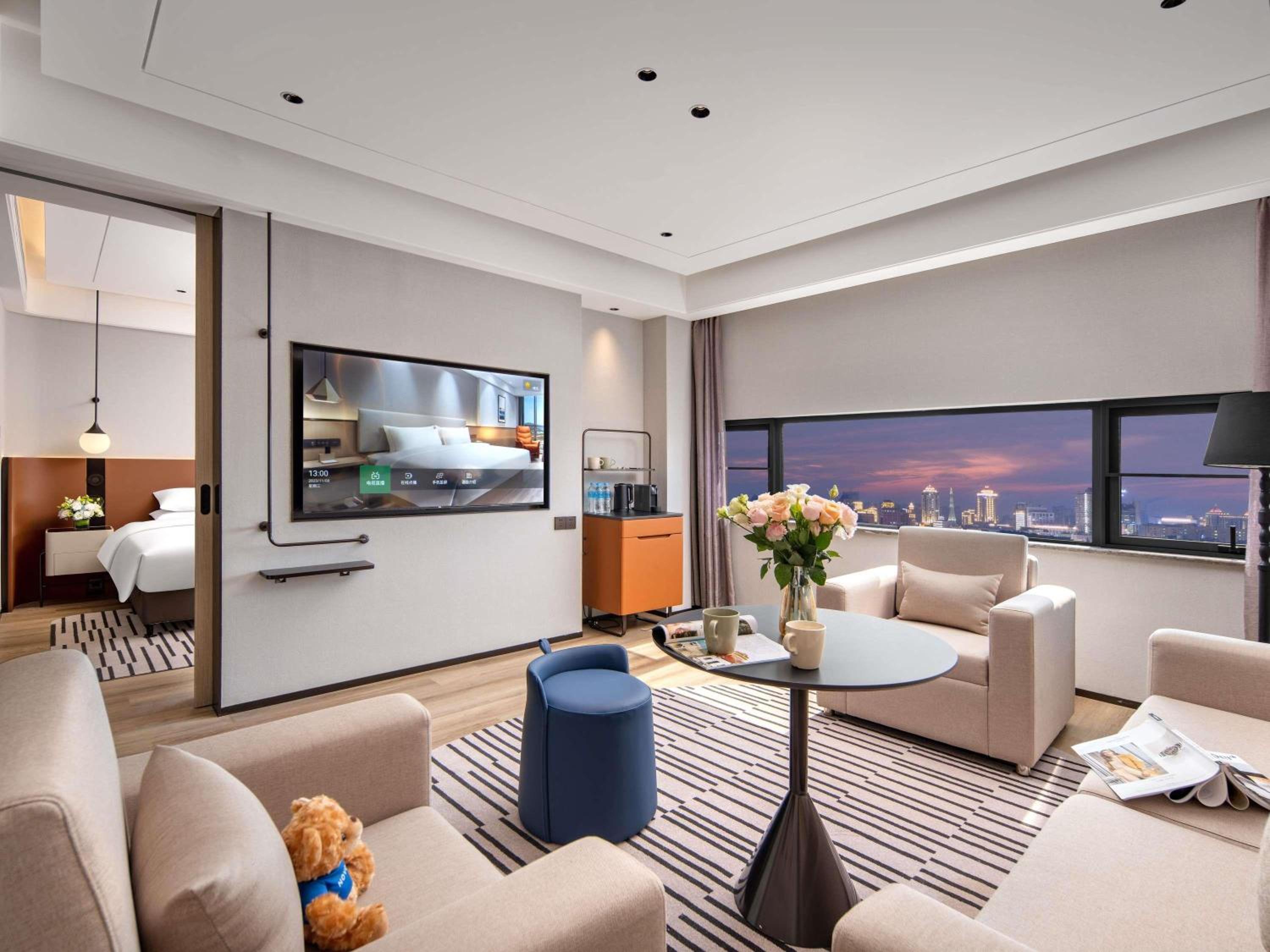 King Suite with Garden View photo 3