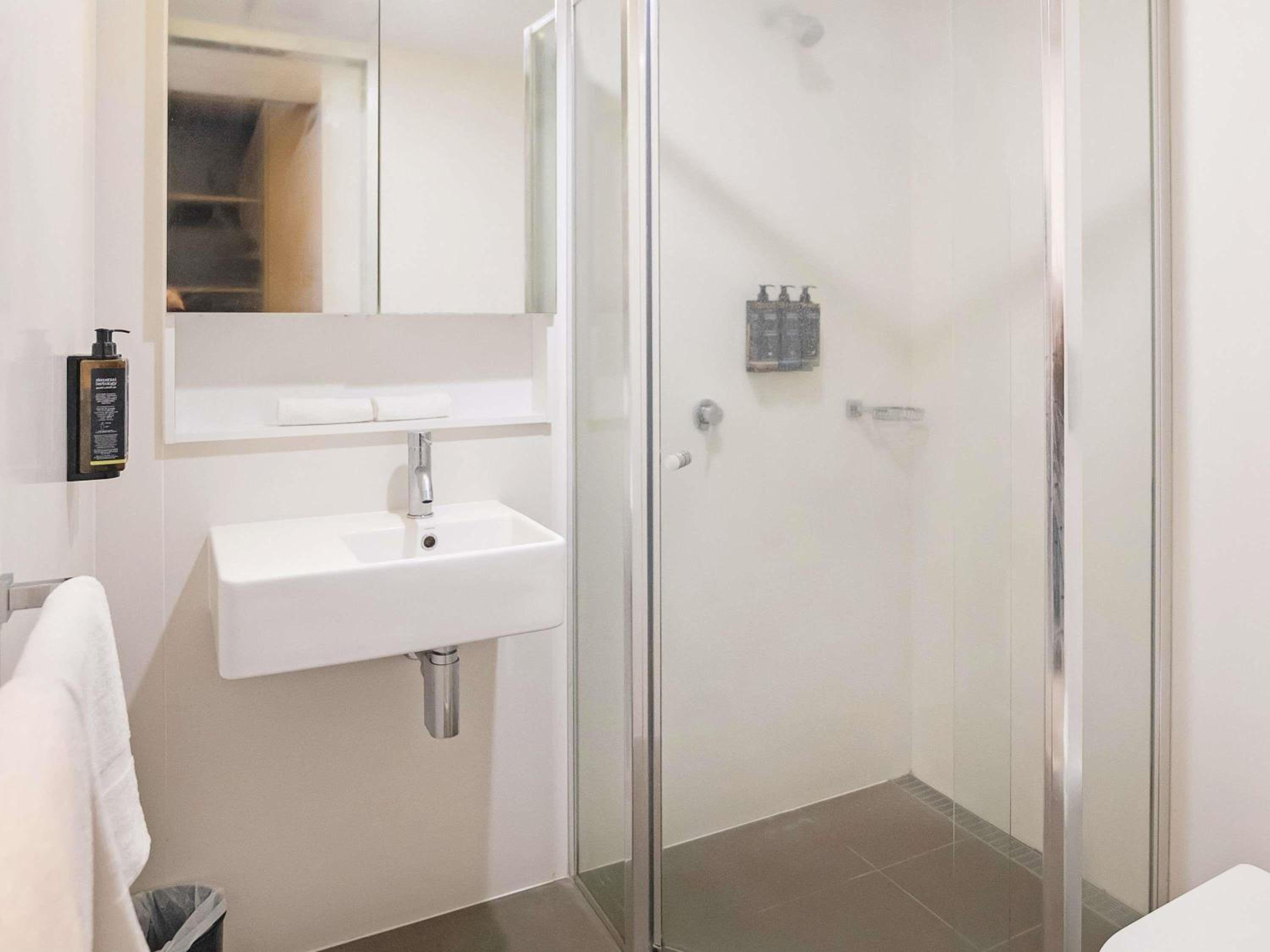 Accessible Room with 1 Queen Bed