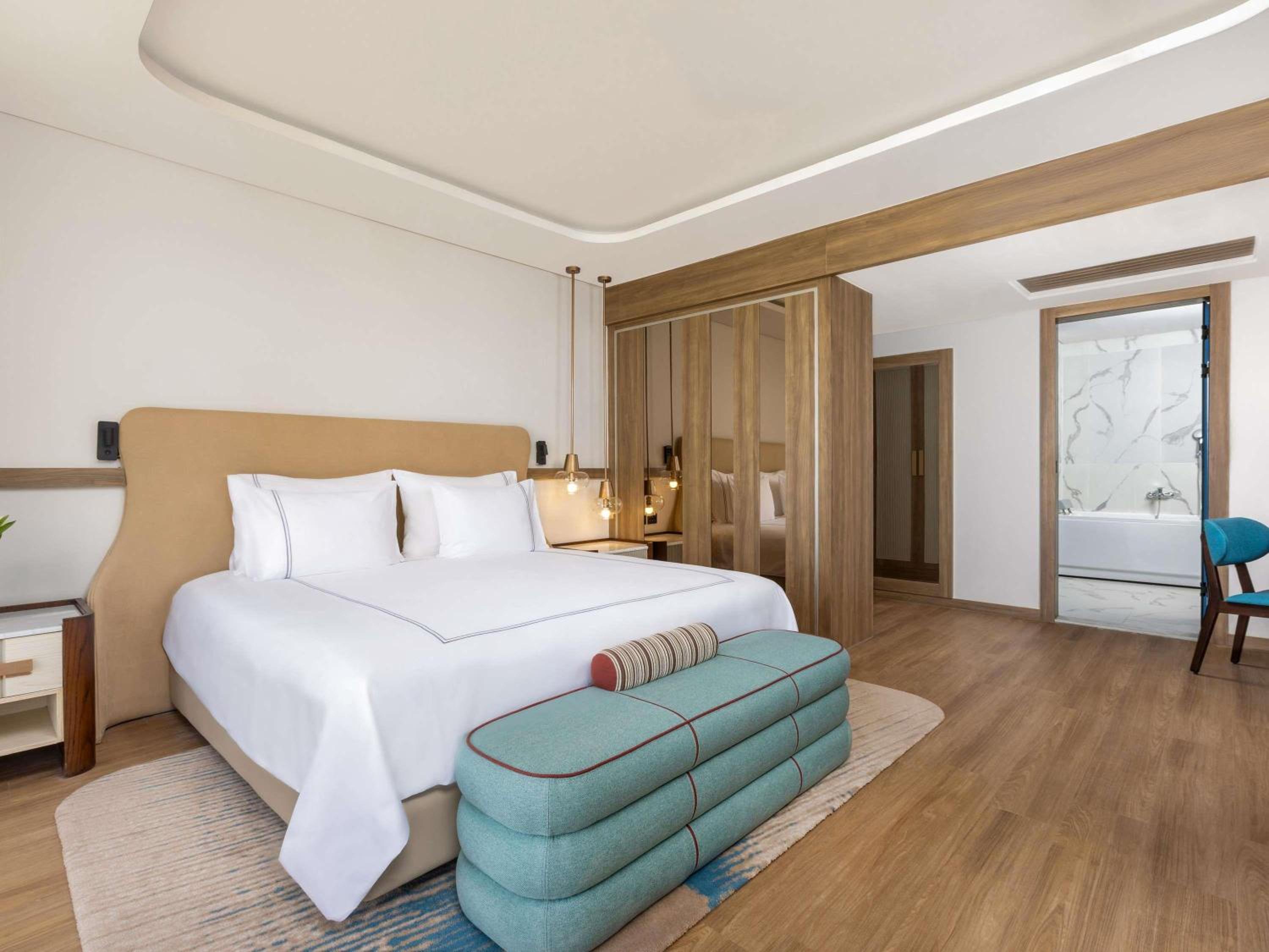 Senior Suite with Beach Side