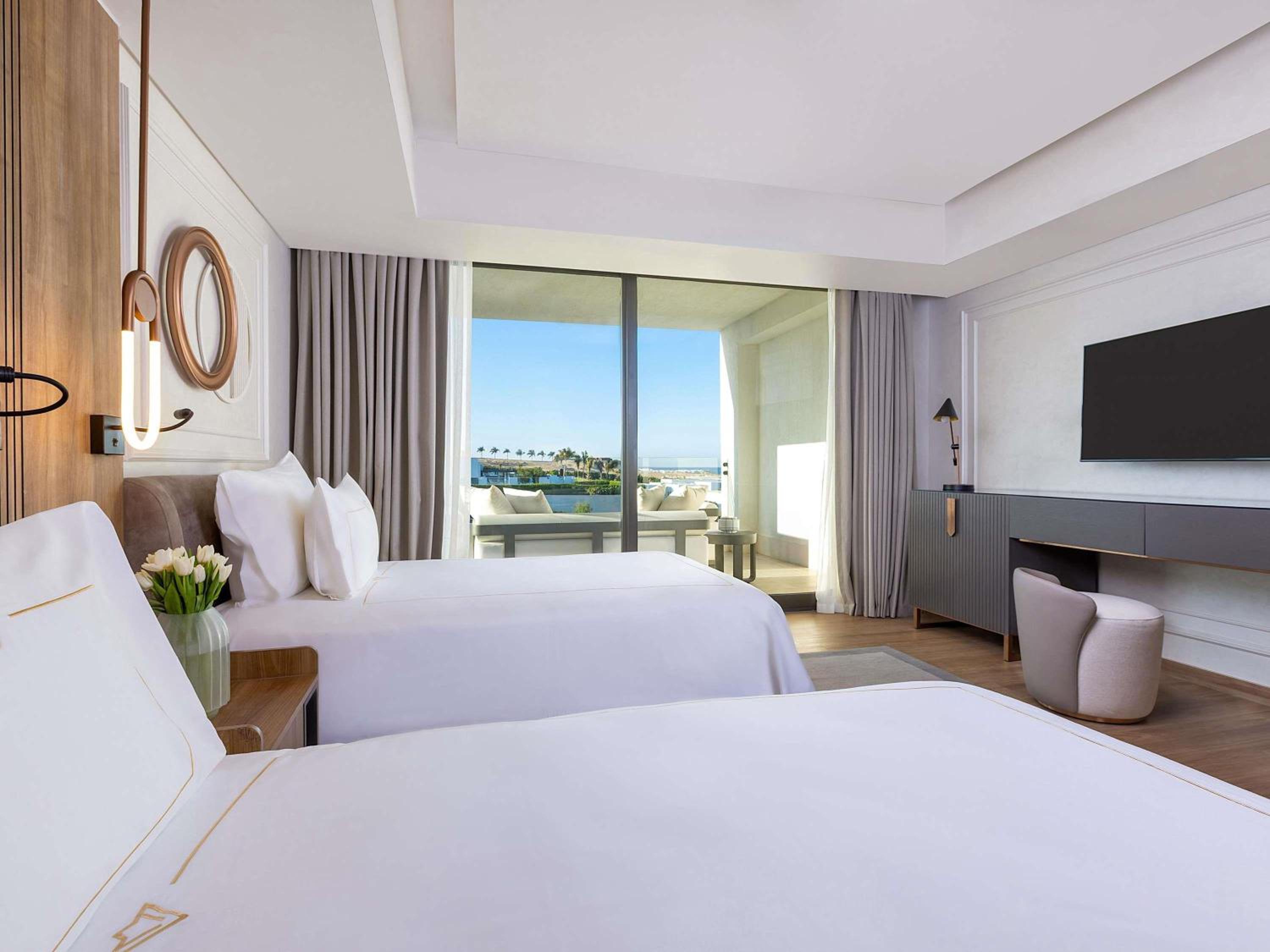 Presindential Suite with Beach Side