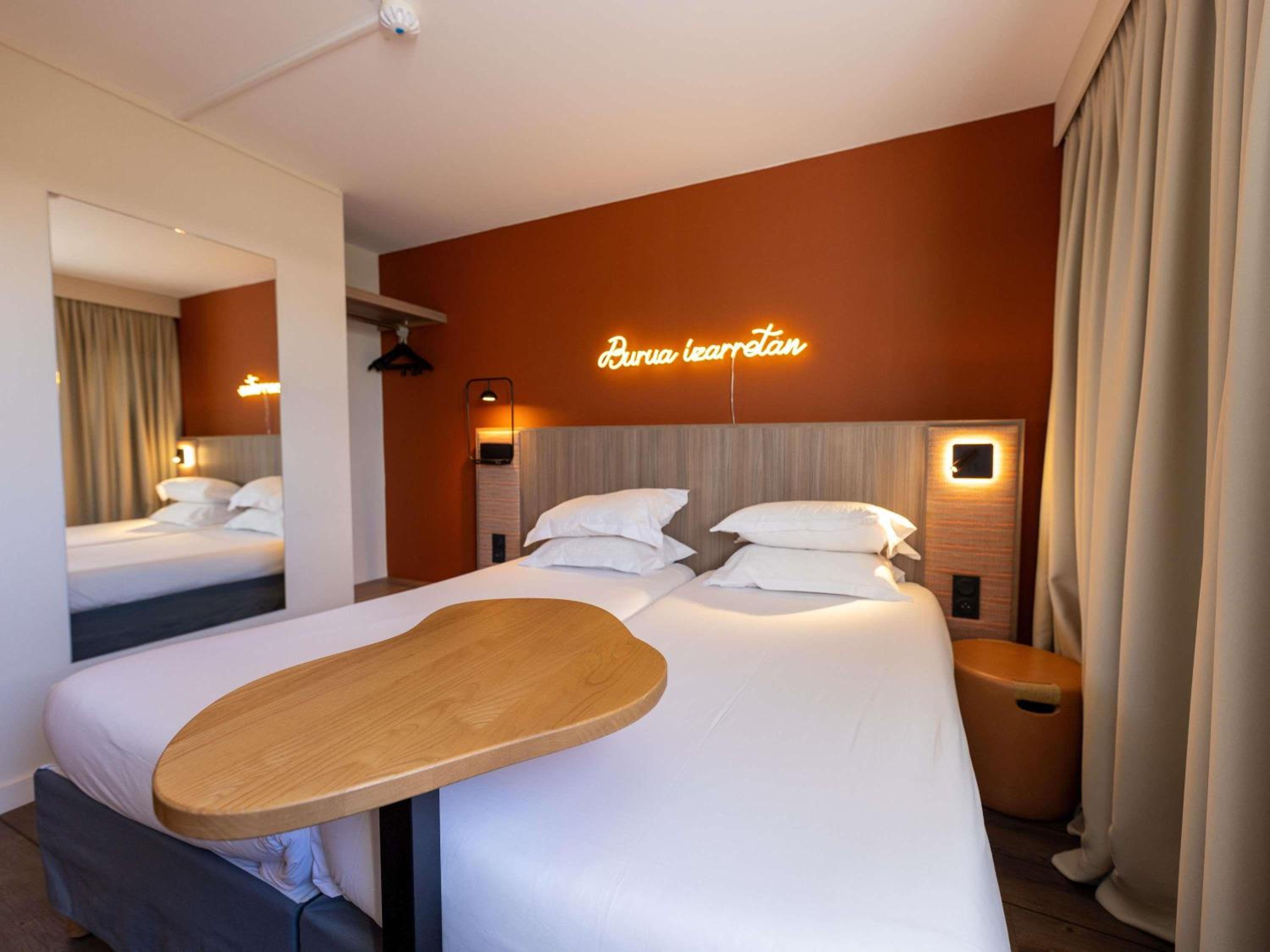 Classic Twin Room - Photo 4