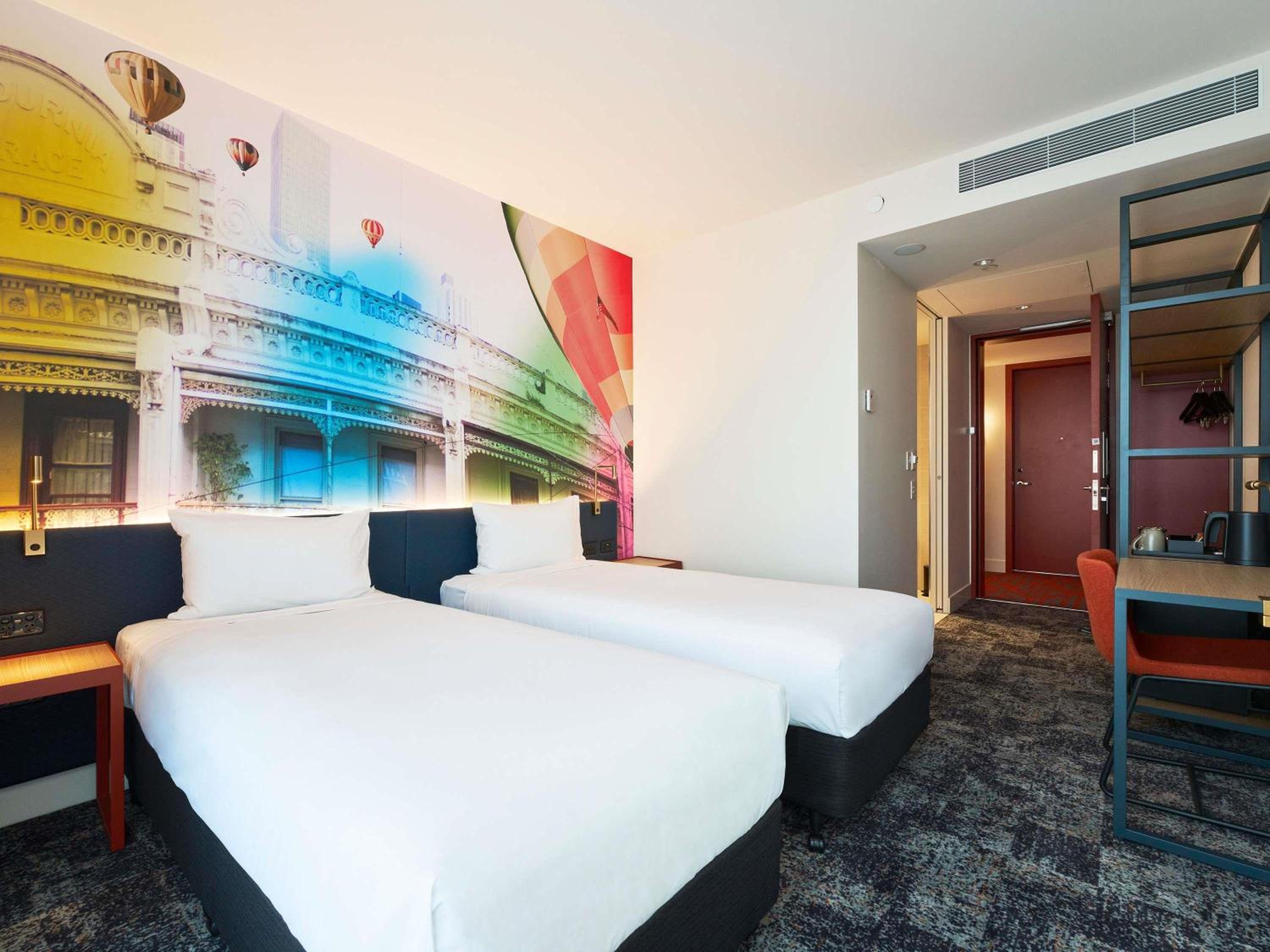 Deluxe Twin Room with Runway View