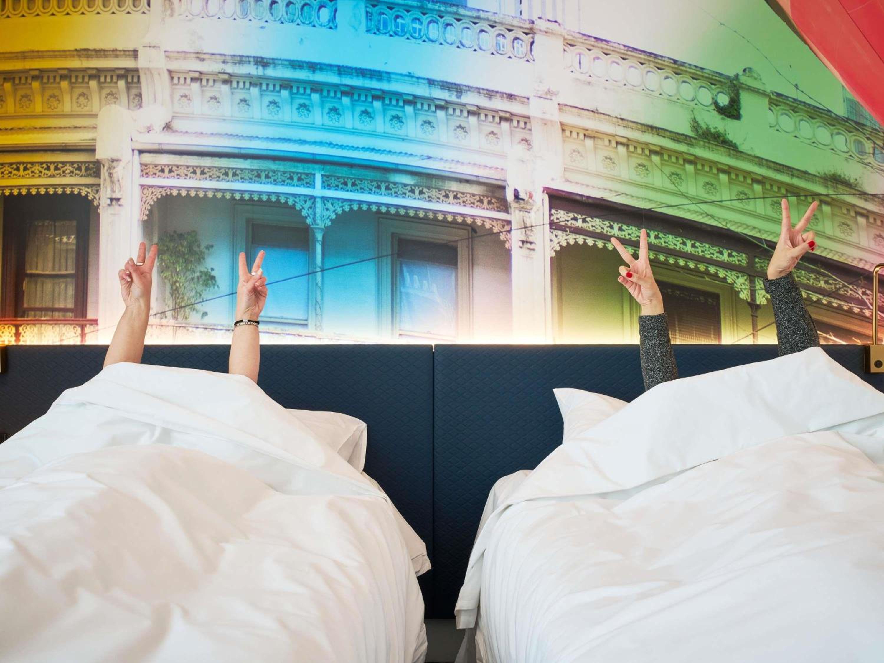 Deluxe Twin Room with Runway View thumbnail 5