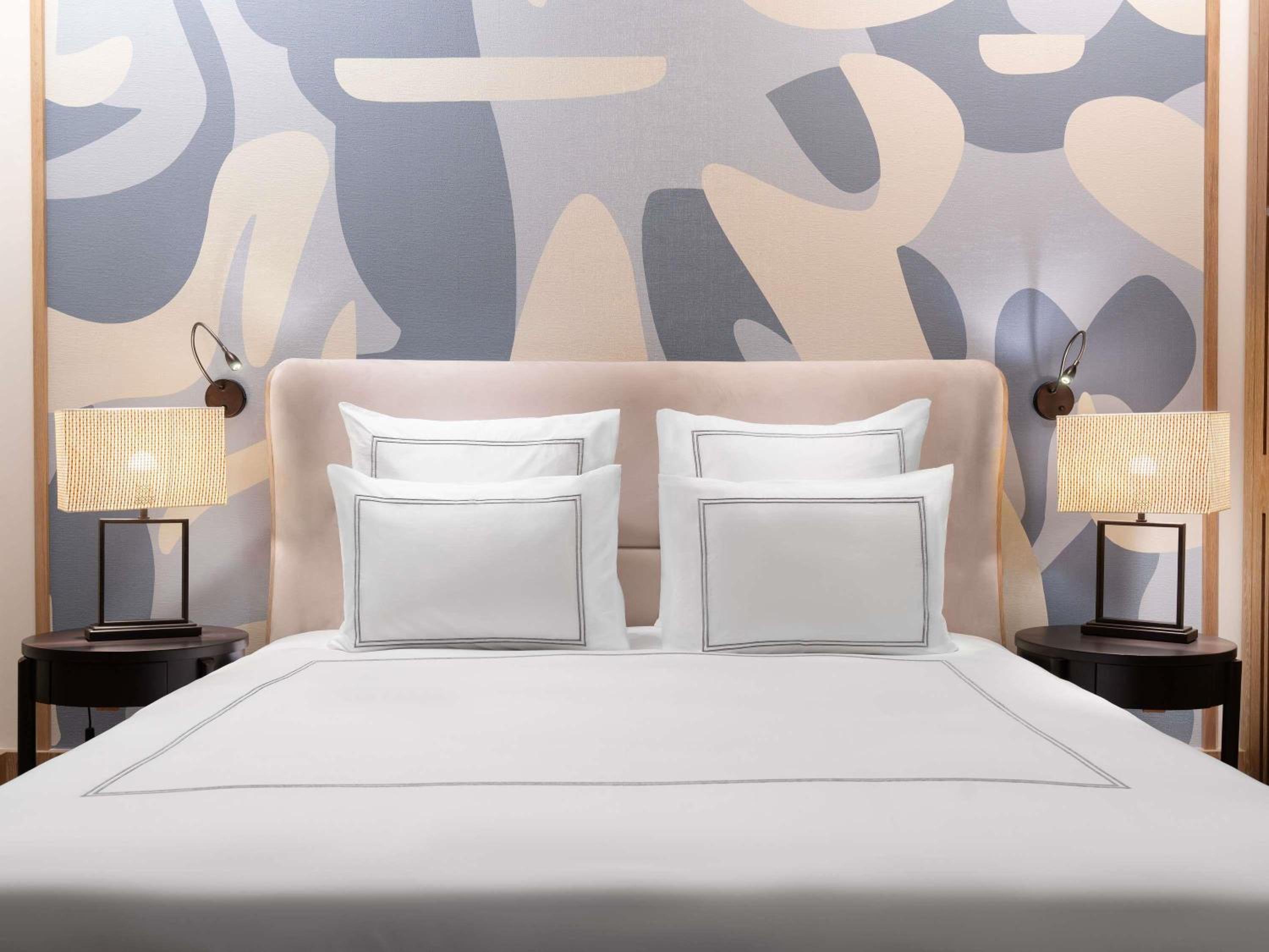 Deluxe Room with Courtyard View photo 2