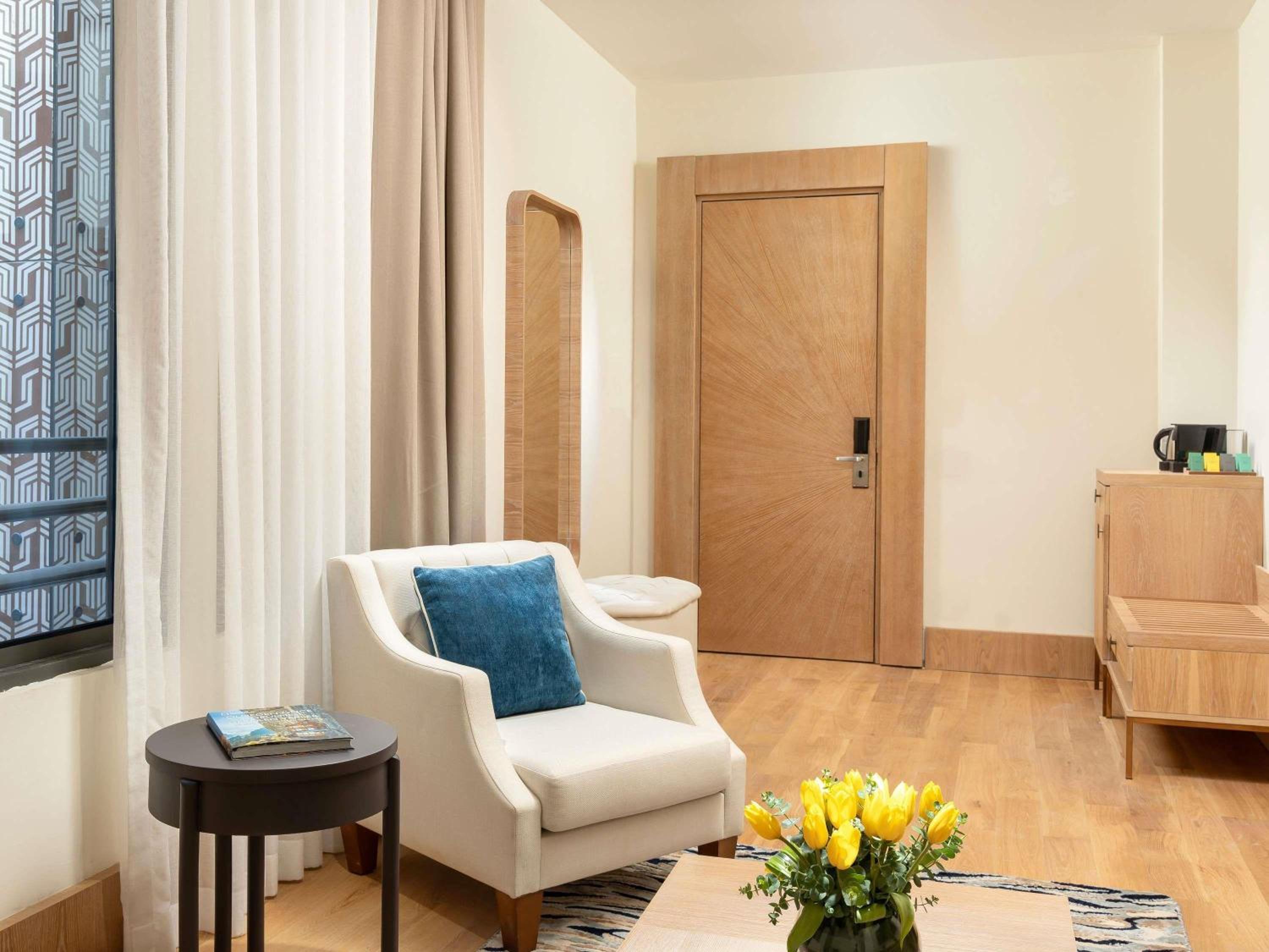 Deluxe Room with Courtyard View photo 3