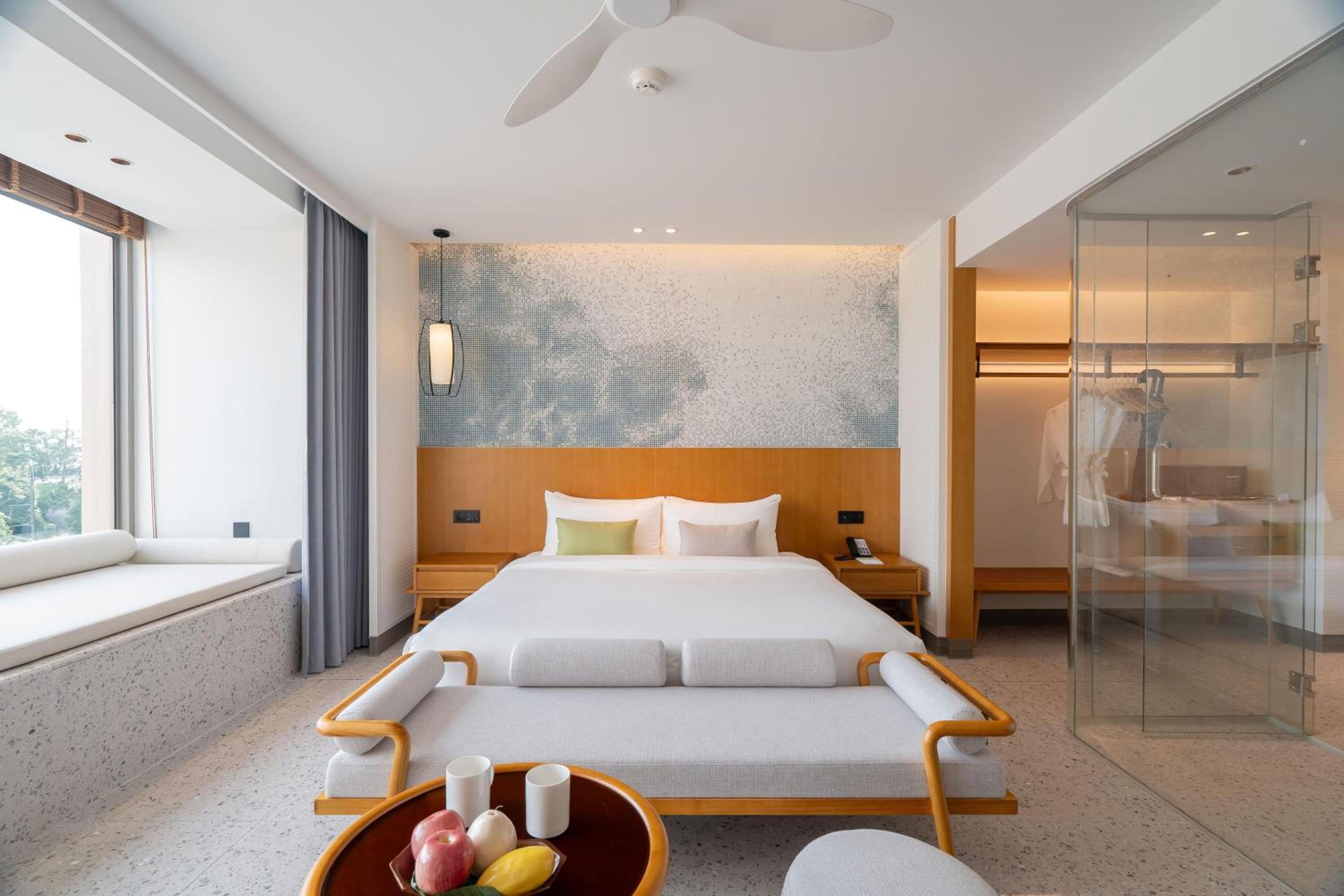 Deluxe King Room with Pool Access