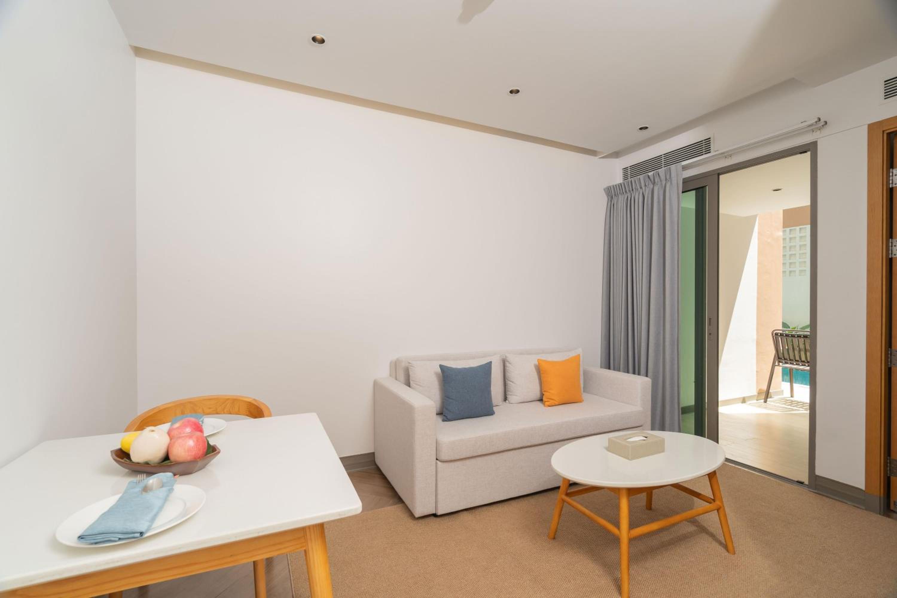 Double Suite - Pool Access photo 2