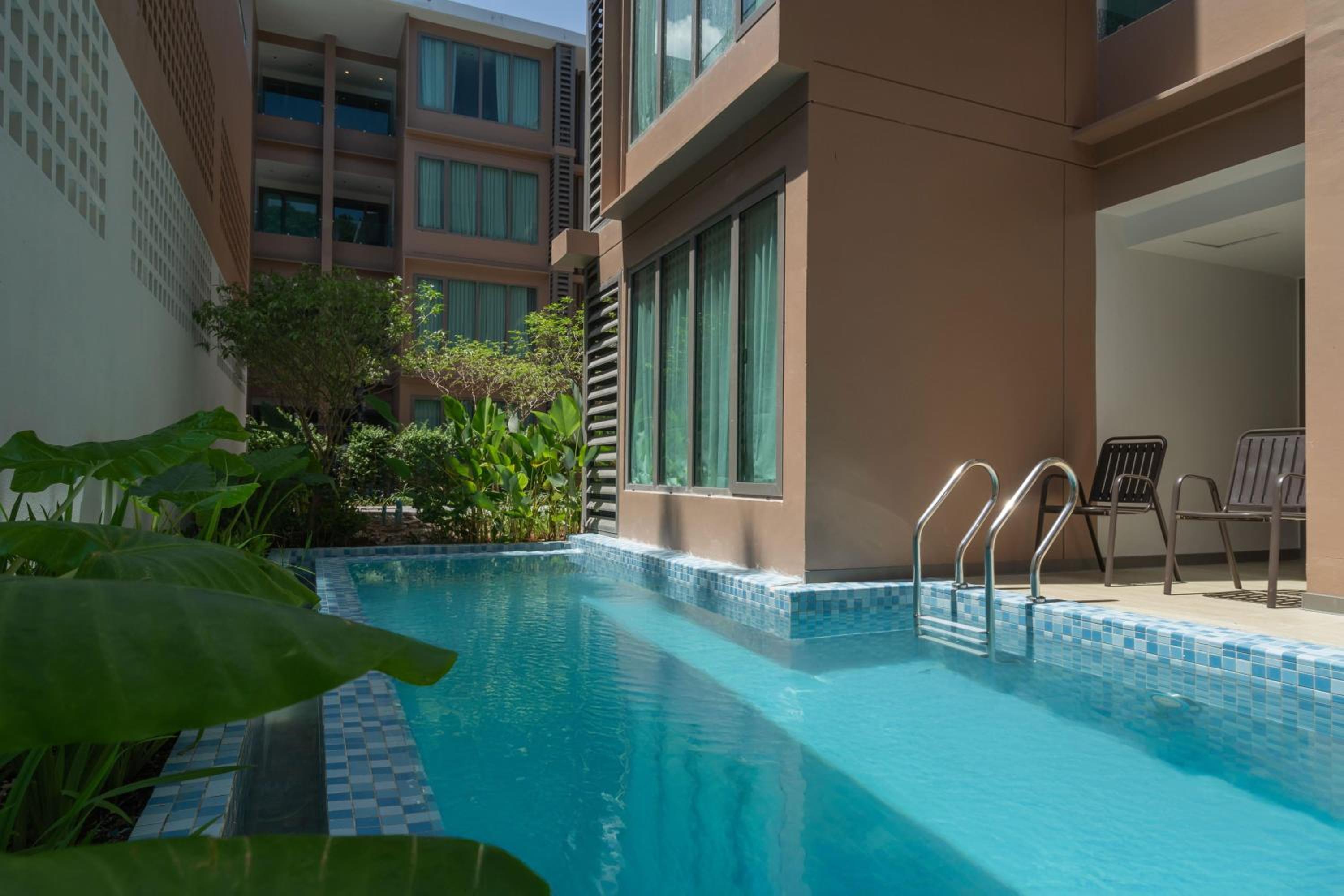 Double Suite - Pool Access photo 3