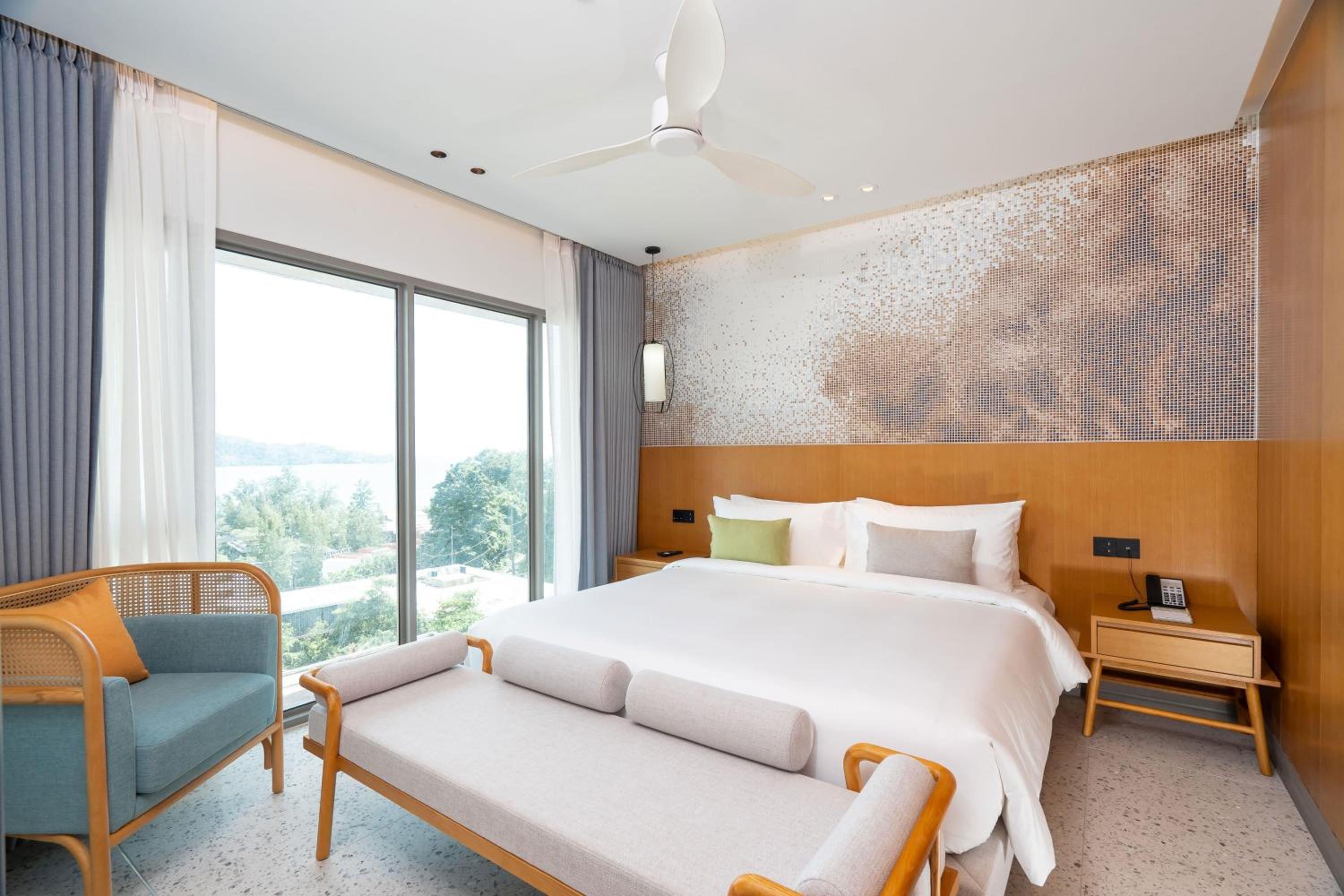 Deluxe King Suite with Ocean View