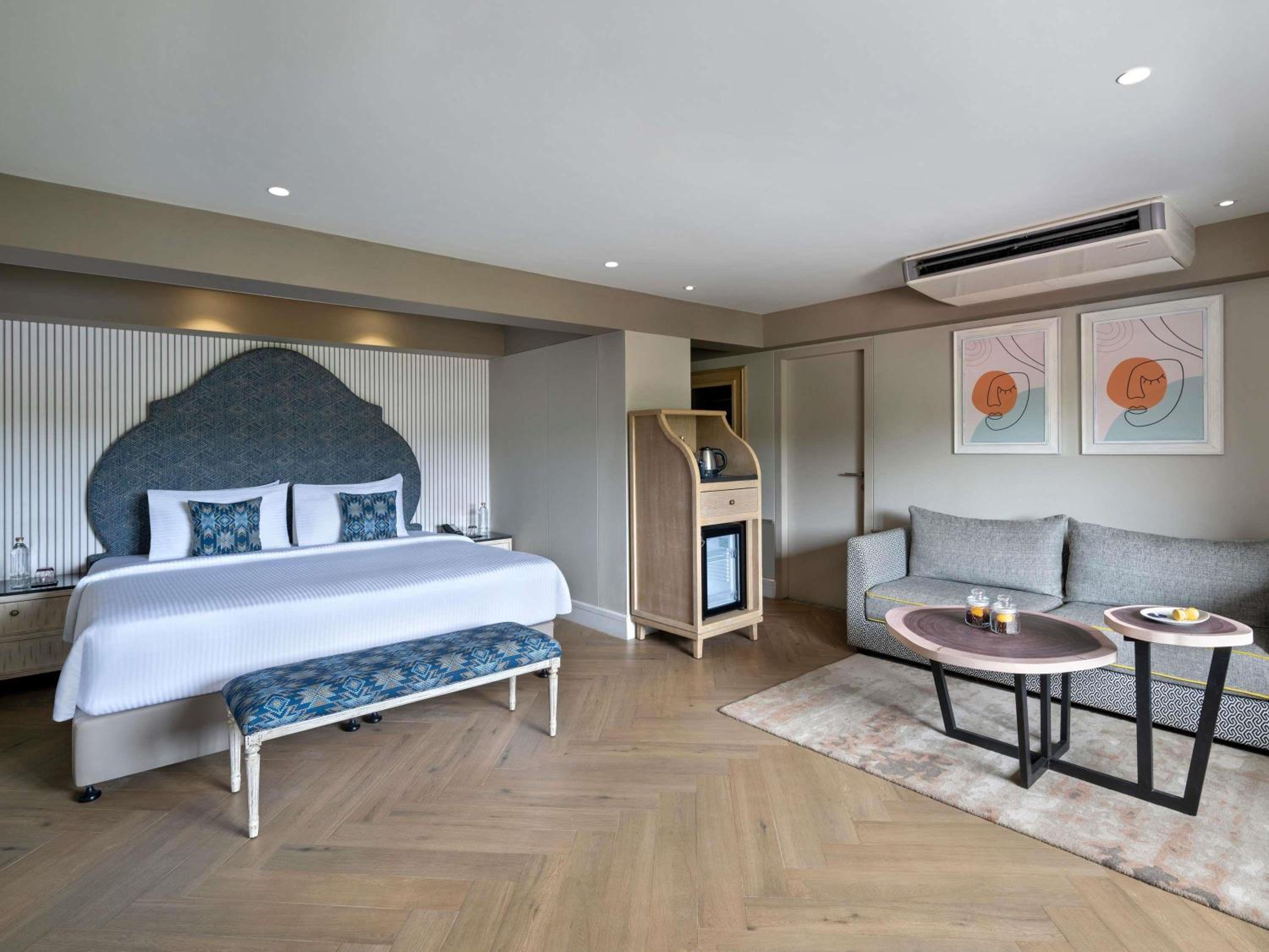 Executive King Room - Beer Bucket 4 on arrival, INR 1000 SPA Credit, 15% Discount on Food & Beverages Executive King Room - Beer Bucket 4 on arrival, INR 1000 SPA Credit, 15% Discount on Food & Beverages