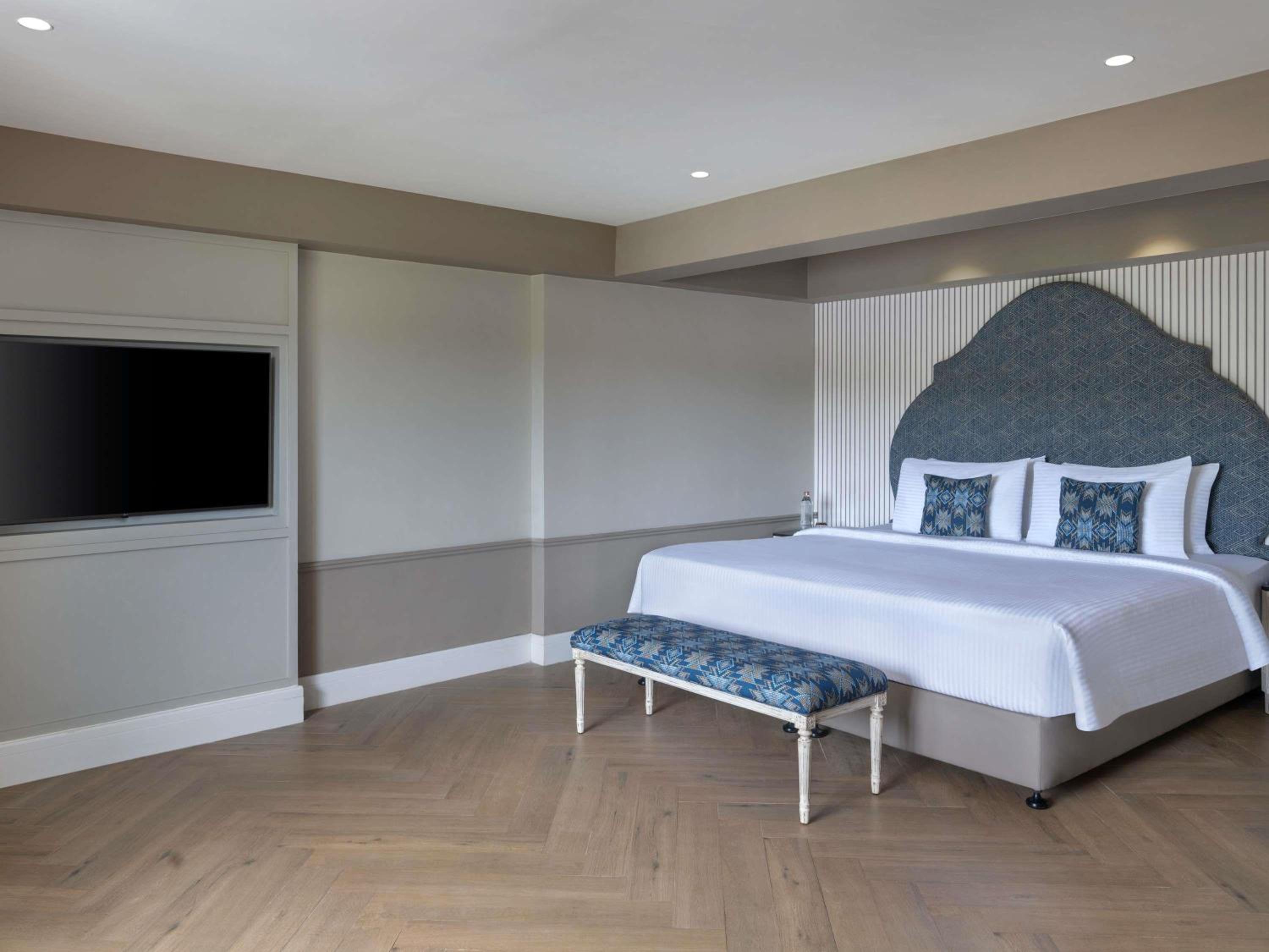 Executive King Room - Beer Bucket 4 on arrival, INR 1000 SPA Credit, 15% Discount on Food & Beverages Executive King Room - Beer Bucket 4 on arrival, INR 1000 SPA Credit, 15% Discount on Food & Beverages