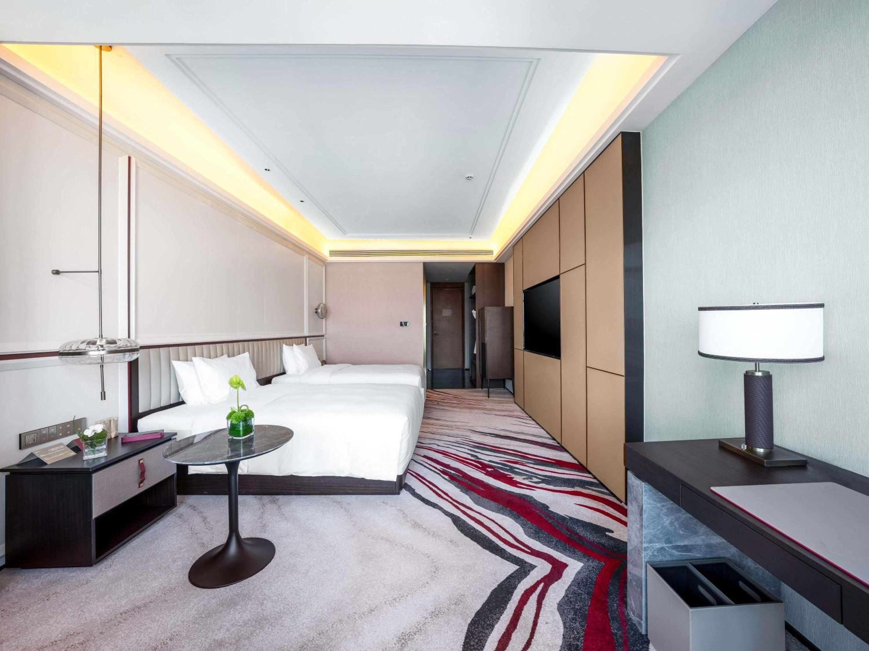 Deluxe Room Twin Beds