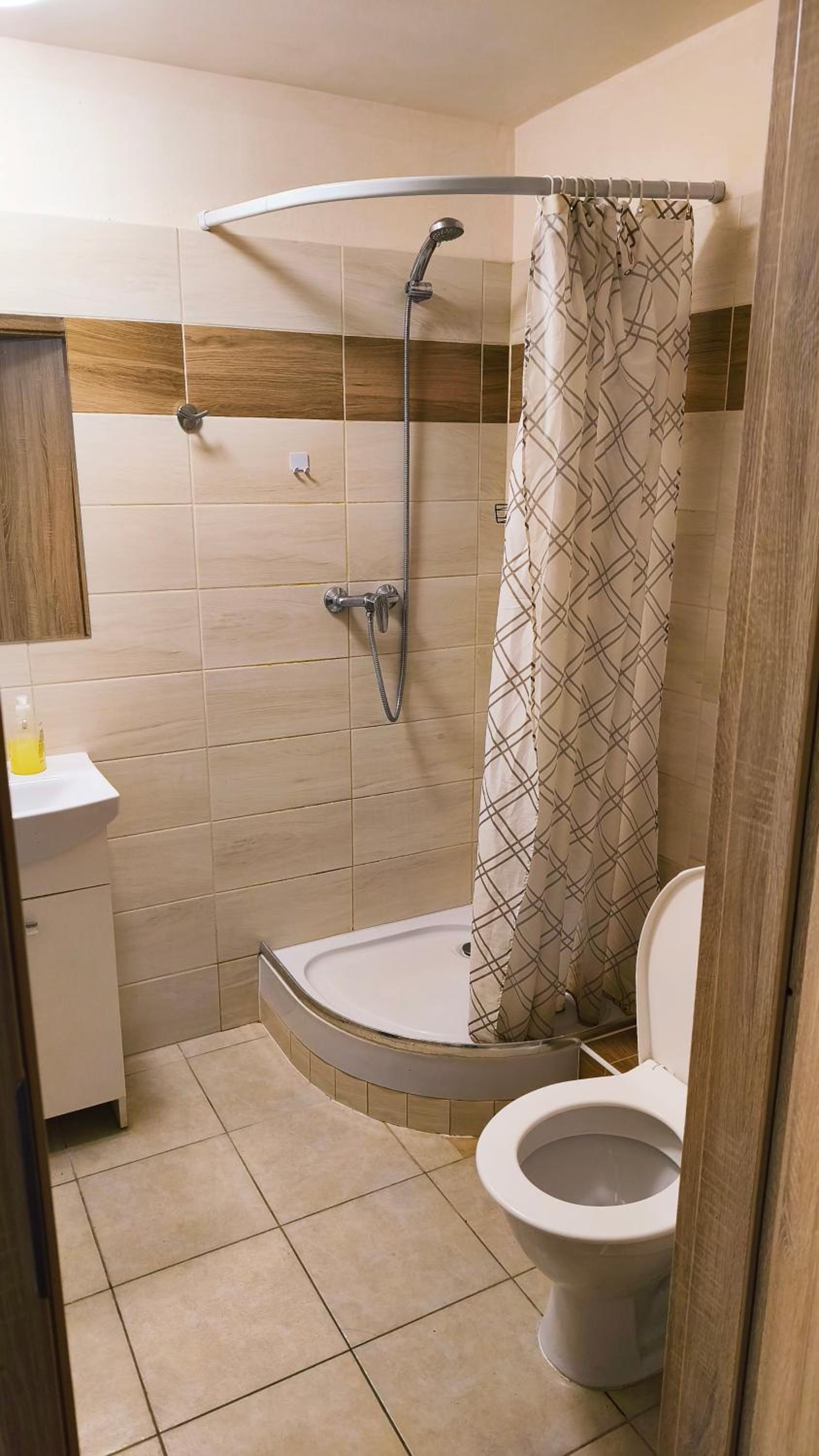 Basic Triple Room photo 1
