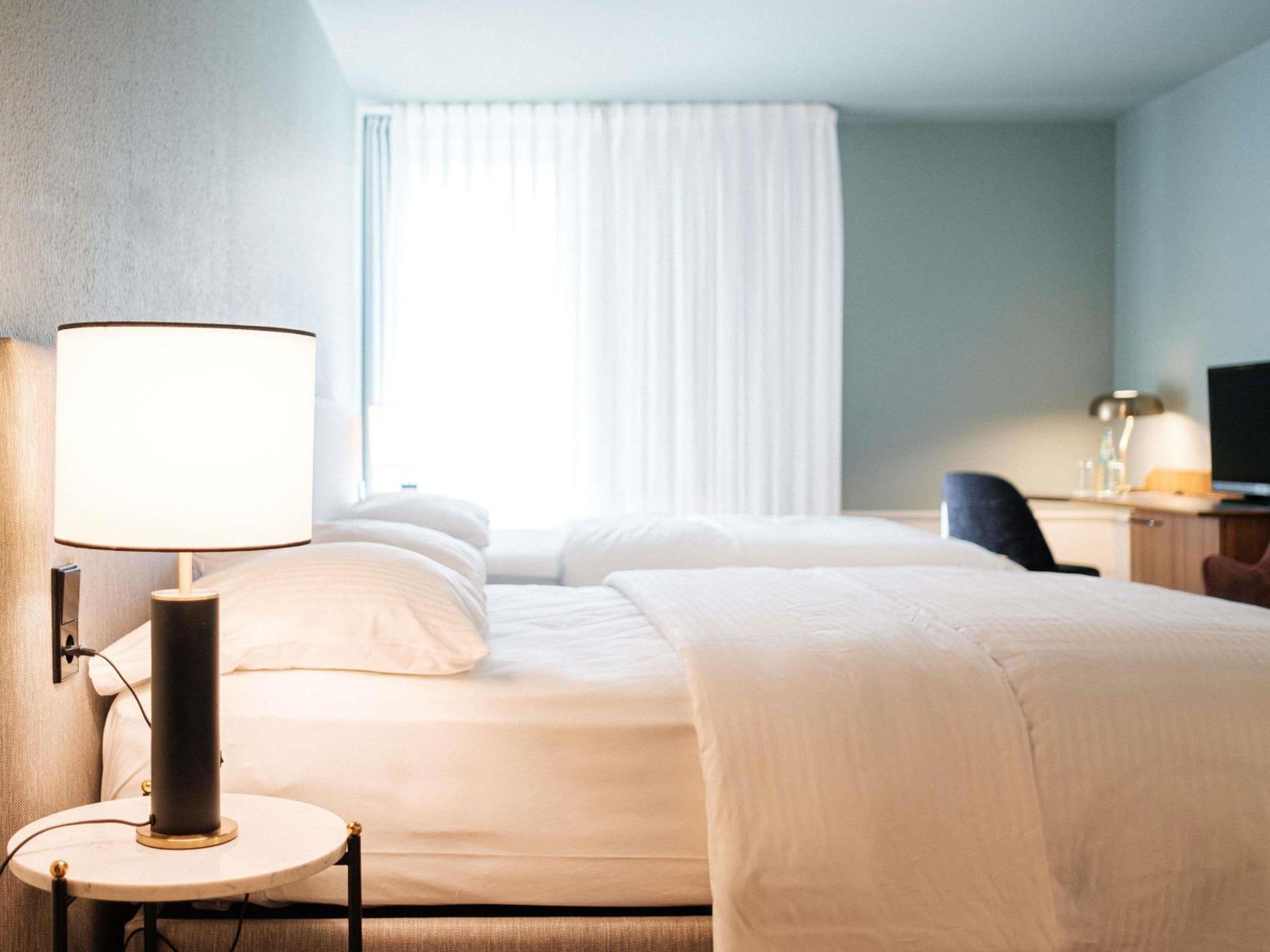 Superior Twin Room with Balcony - Photo 4
