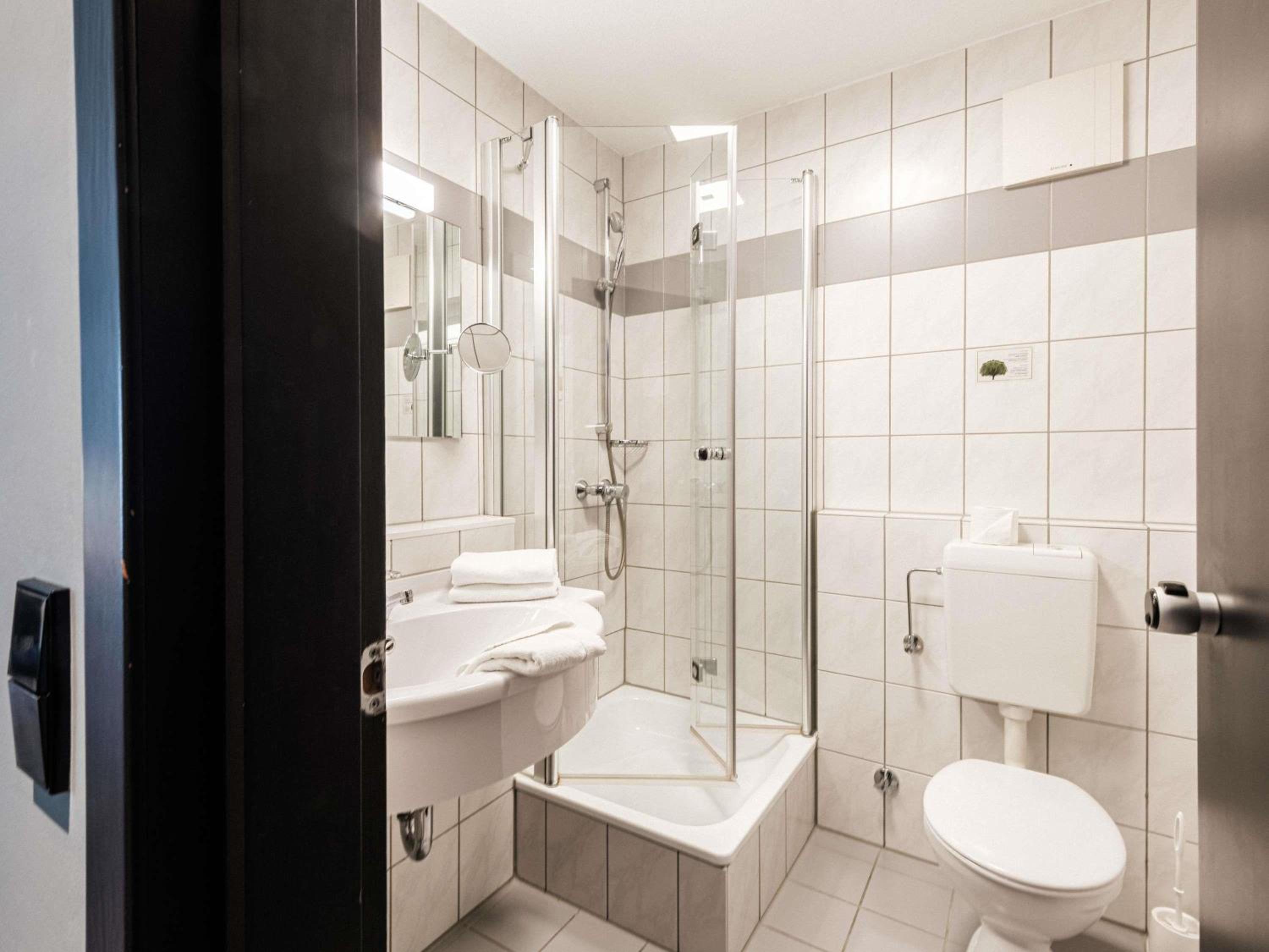 Superior Twin Room with Balcony - Photo 5