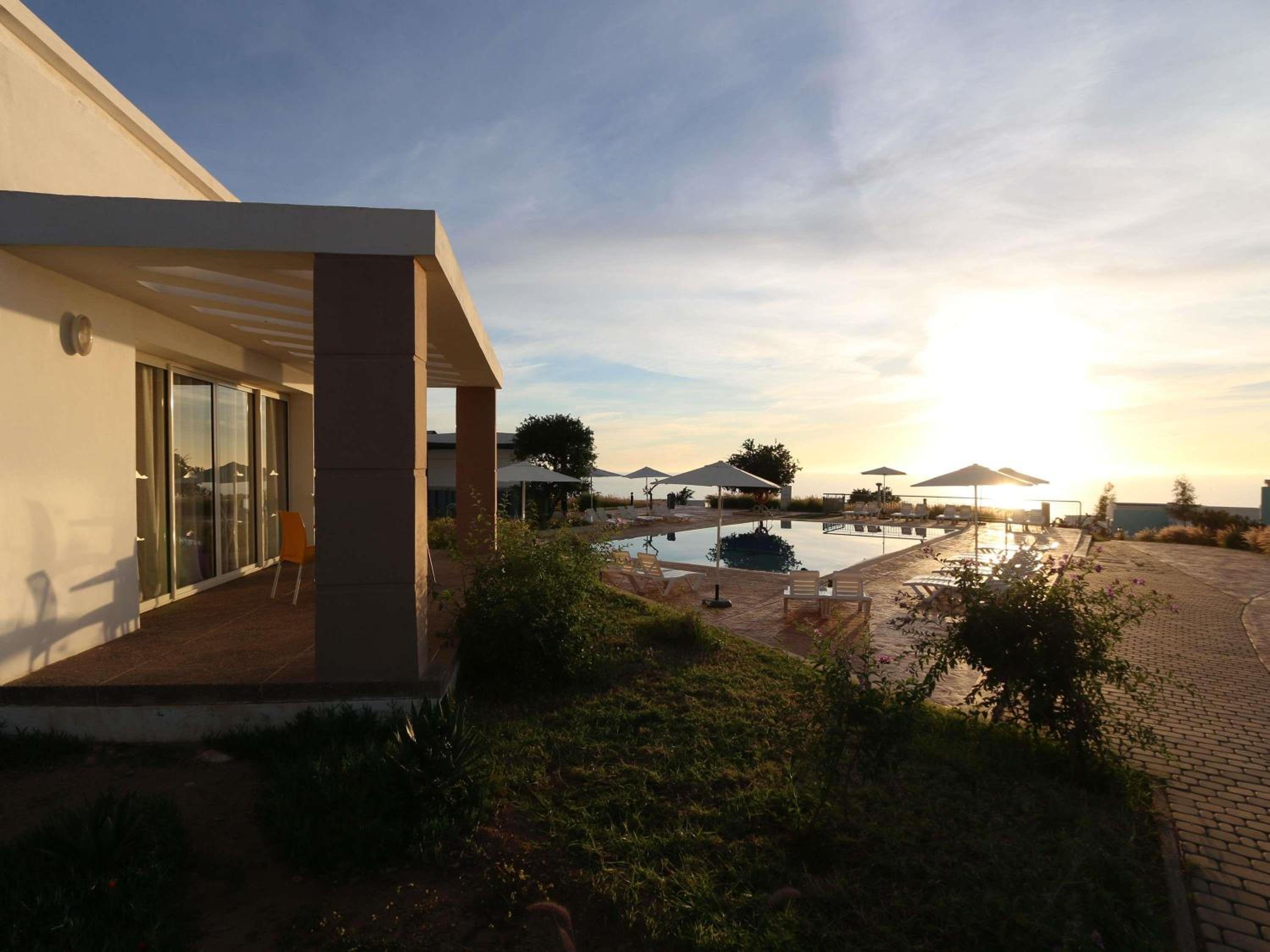 Bungalow-Pool View