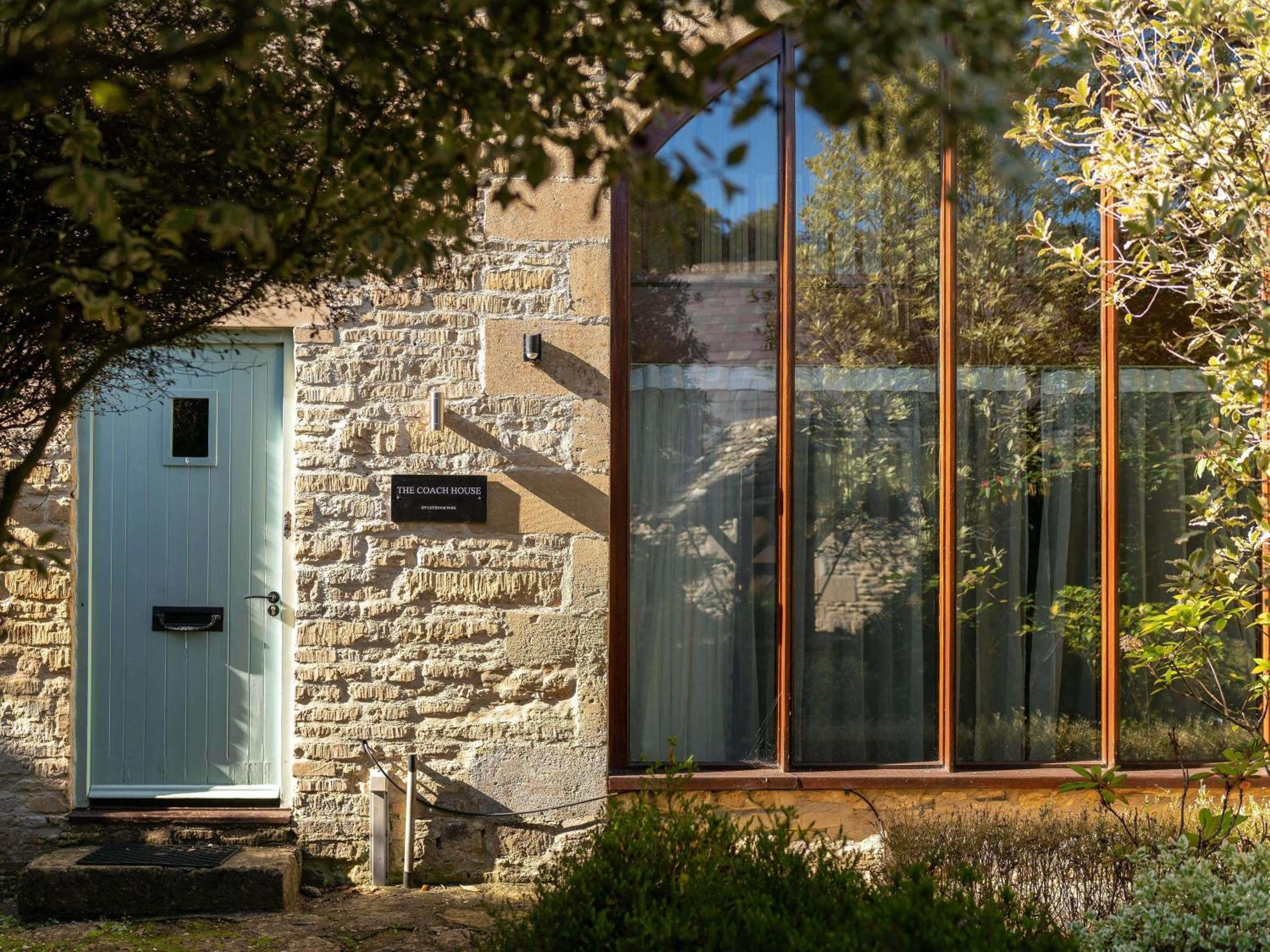 Three-Bedroom Manor Cottage with Two Double Beds and One Twin Bed photo 1