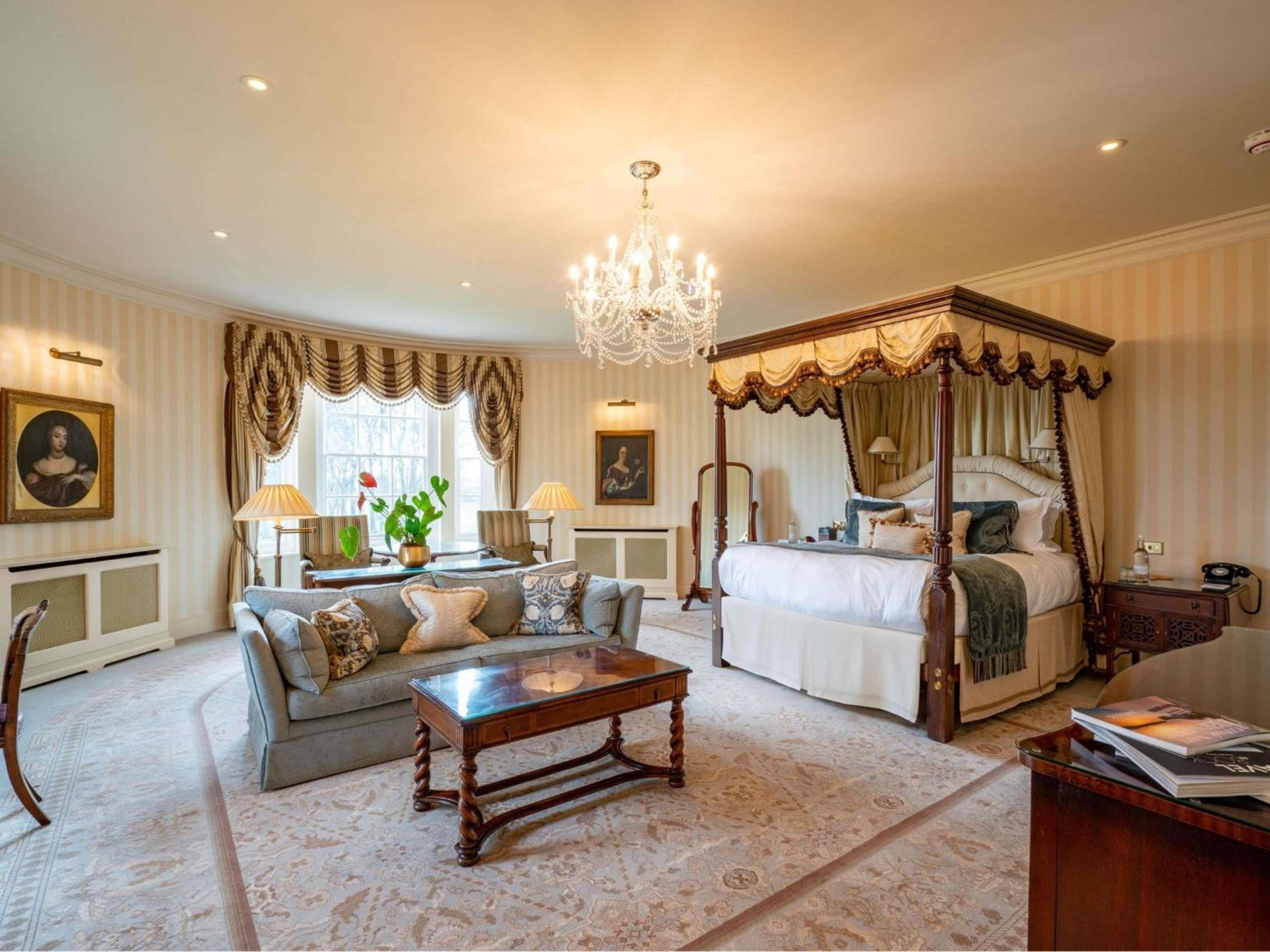 Master Grand Suite with One Double Bed (Non Smoking) photo 3