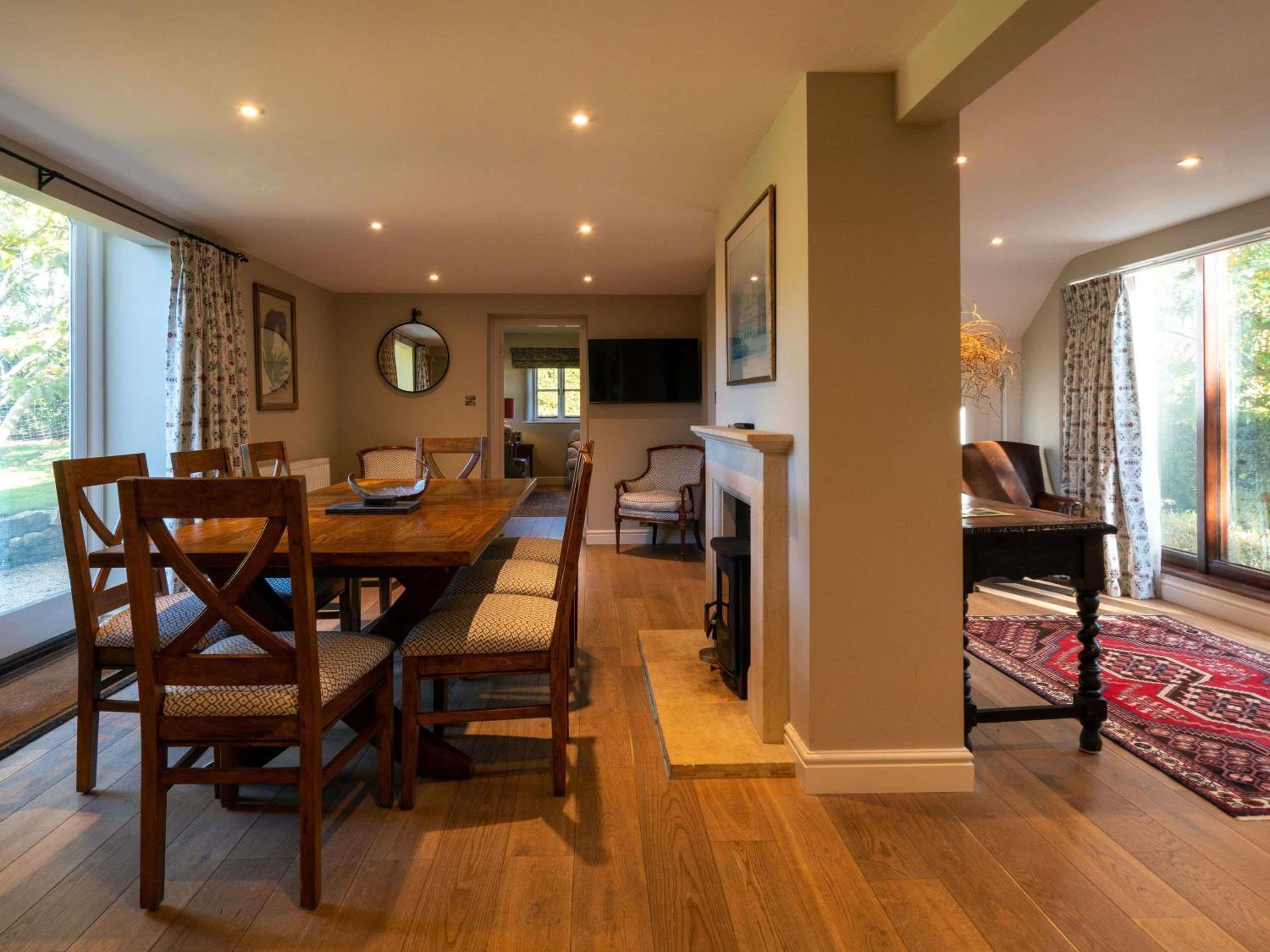 Three-Bedroom Manor Cottage with Two Double Beds and One Twin Bed photo 2