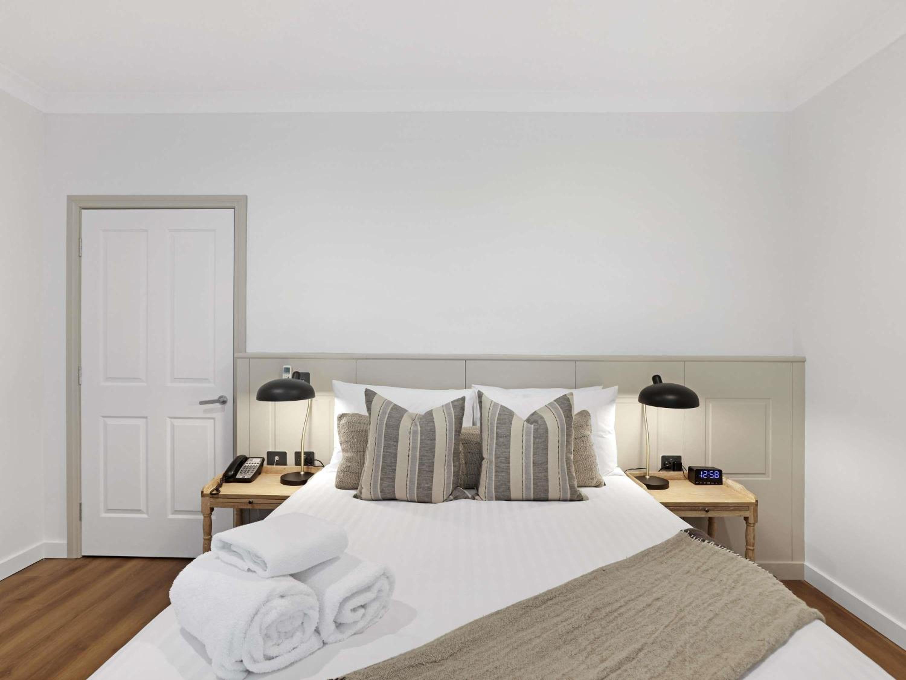 Deluxe Queen Suite with Sofa