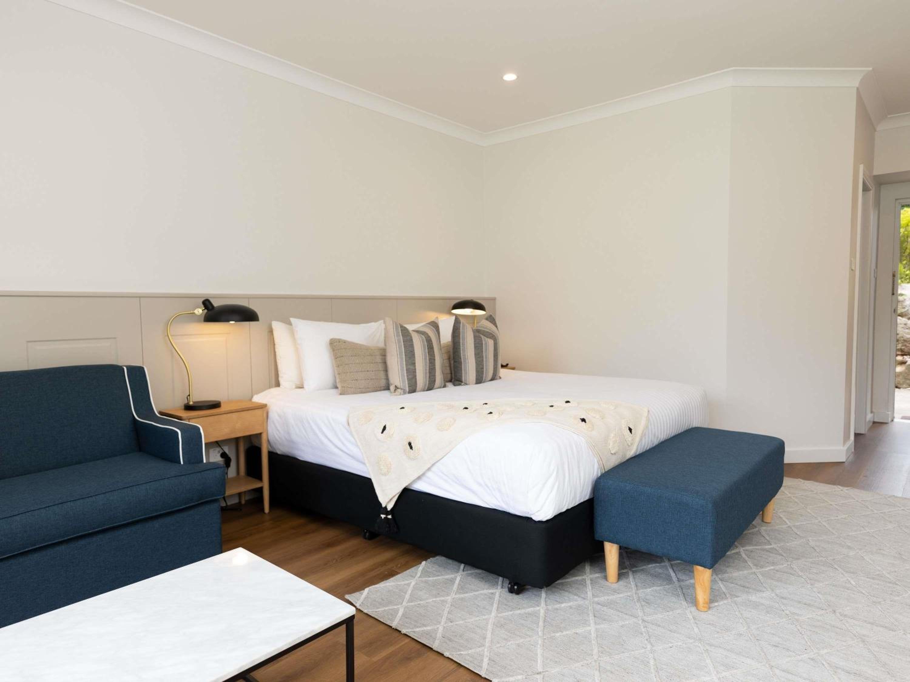 Deluxe King Room - Photo 2