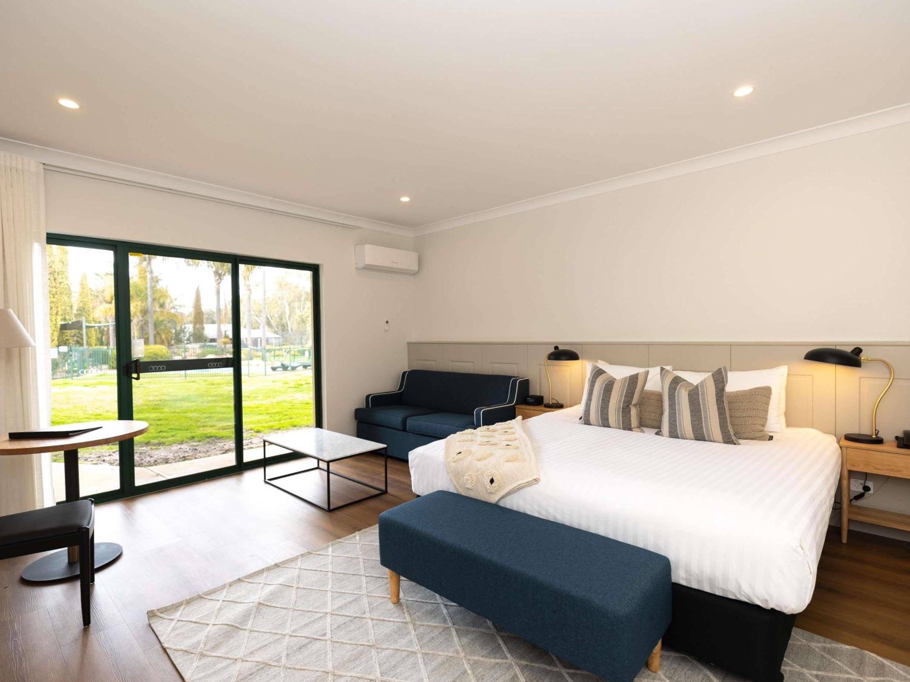 Superior King Room - Photo 2