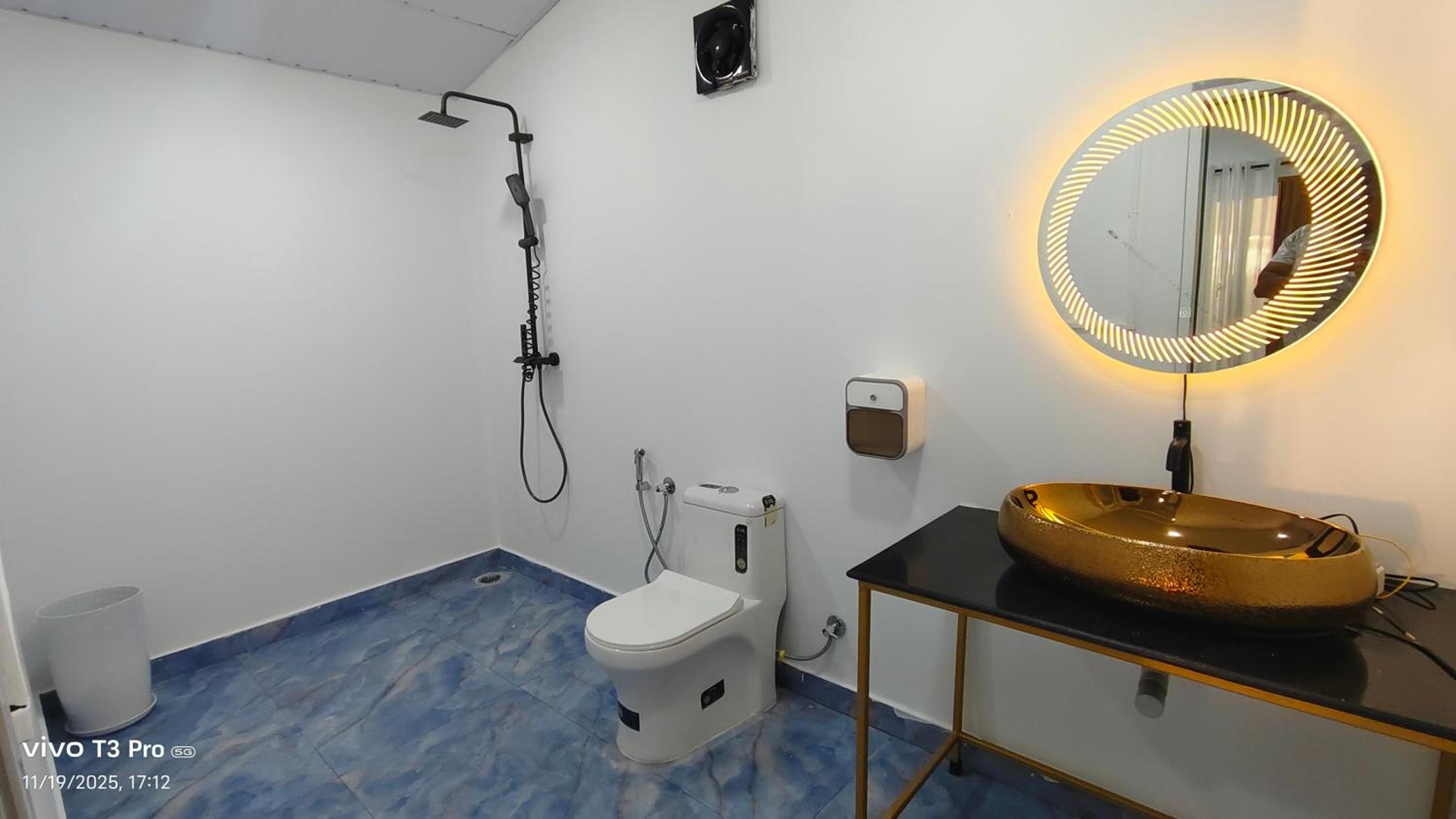 Deluxe Double Room with Side Sea View photo 3