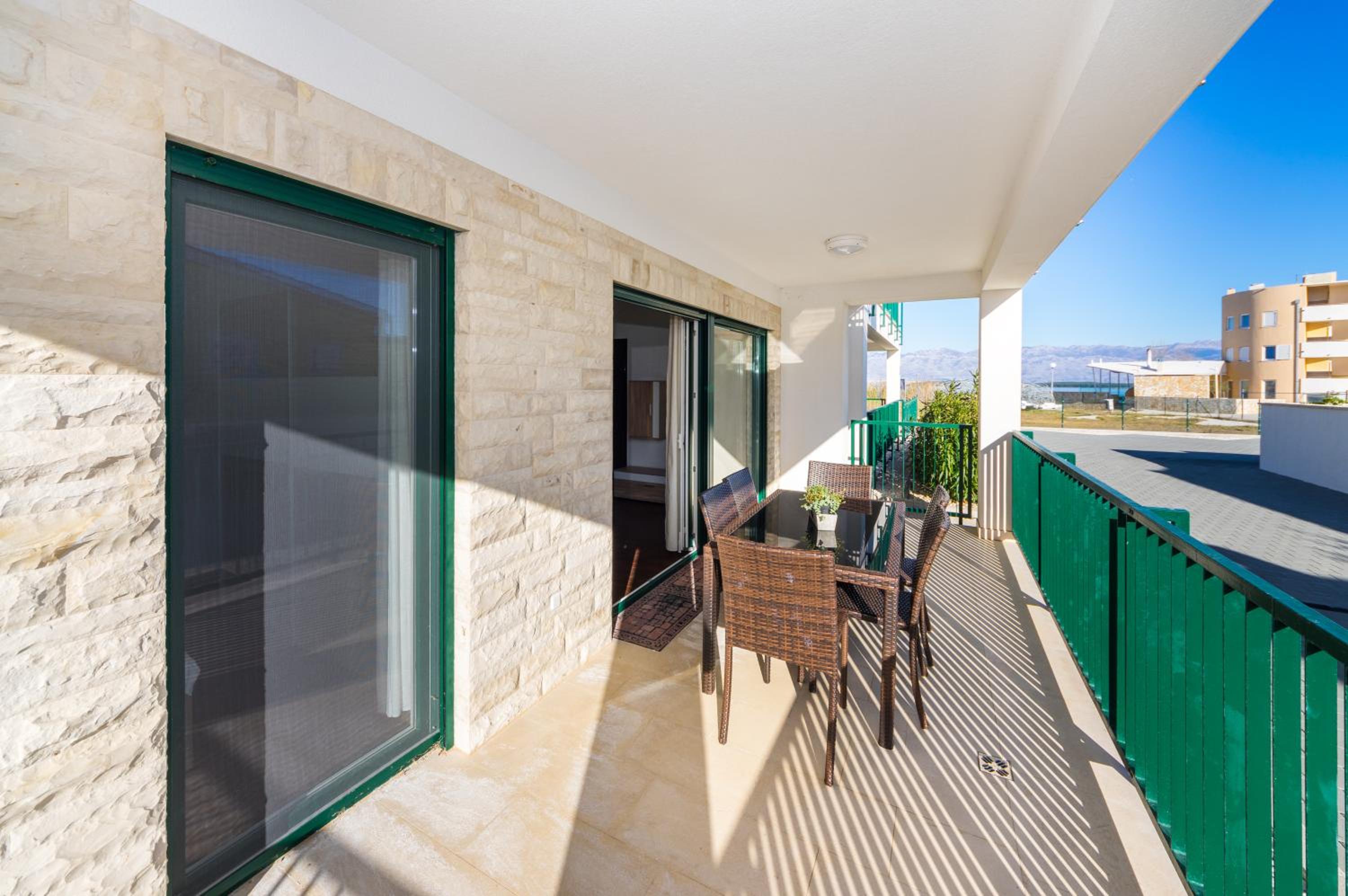 Two-Bedroom Apartment with Balcony and Garden View photo 3