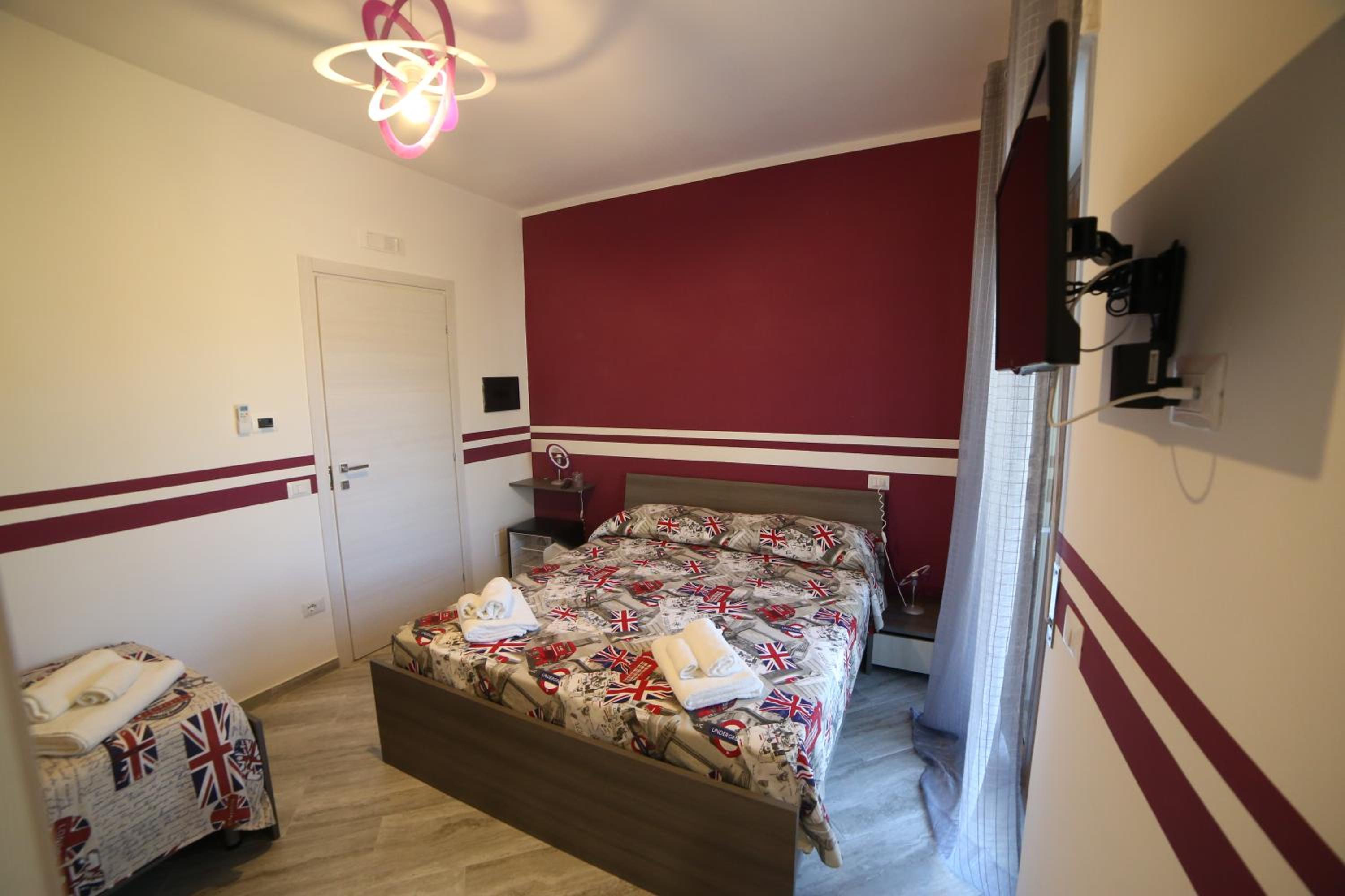 Comfort Triple Room with Shower photo 3