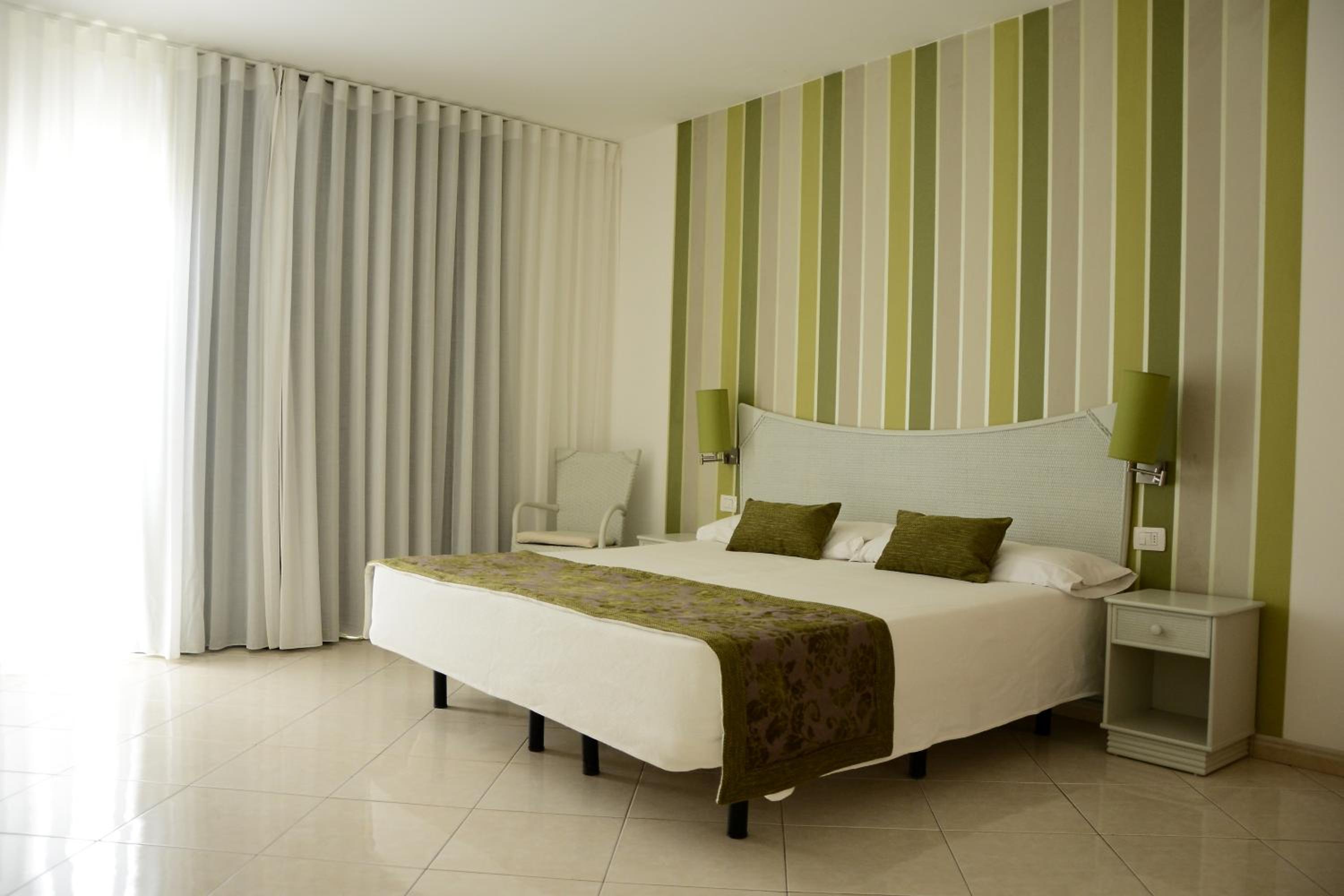 Double or Twin Room with City View