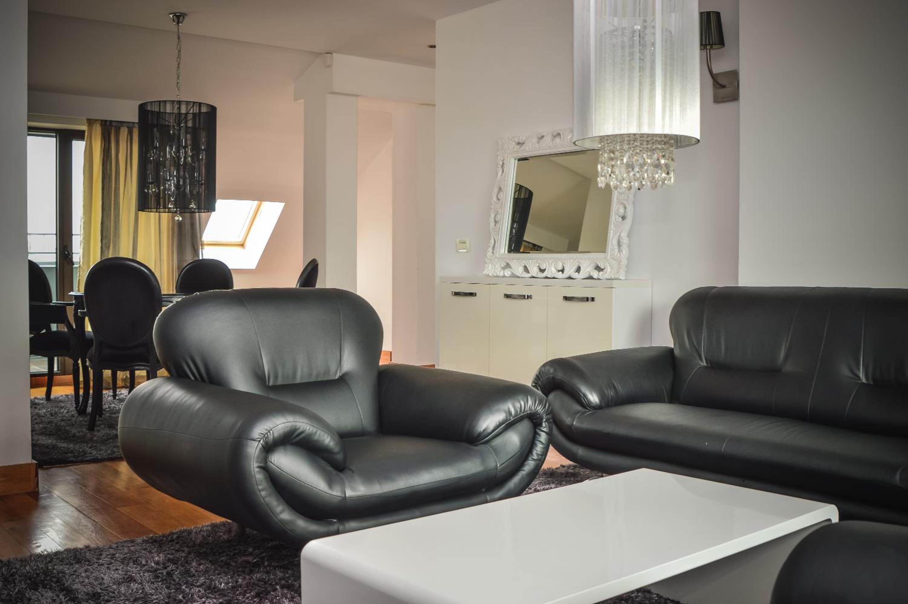 Three-Bedroom Apartment - Photo 4