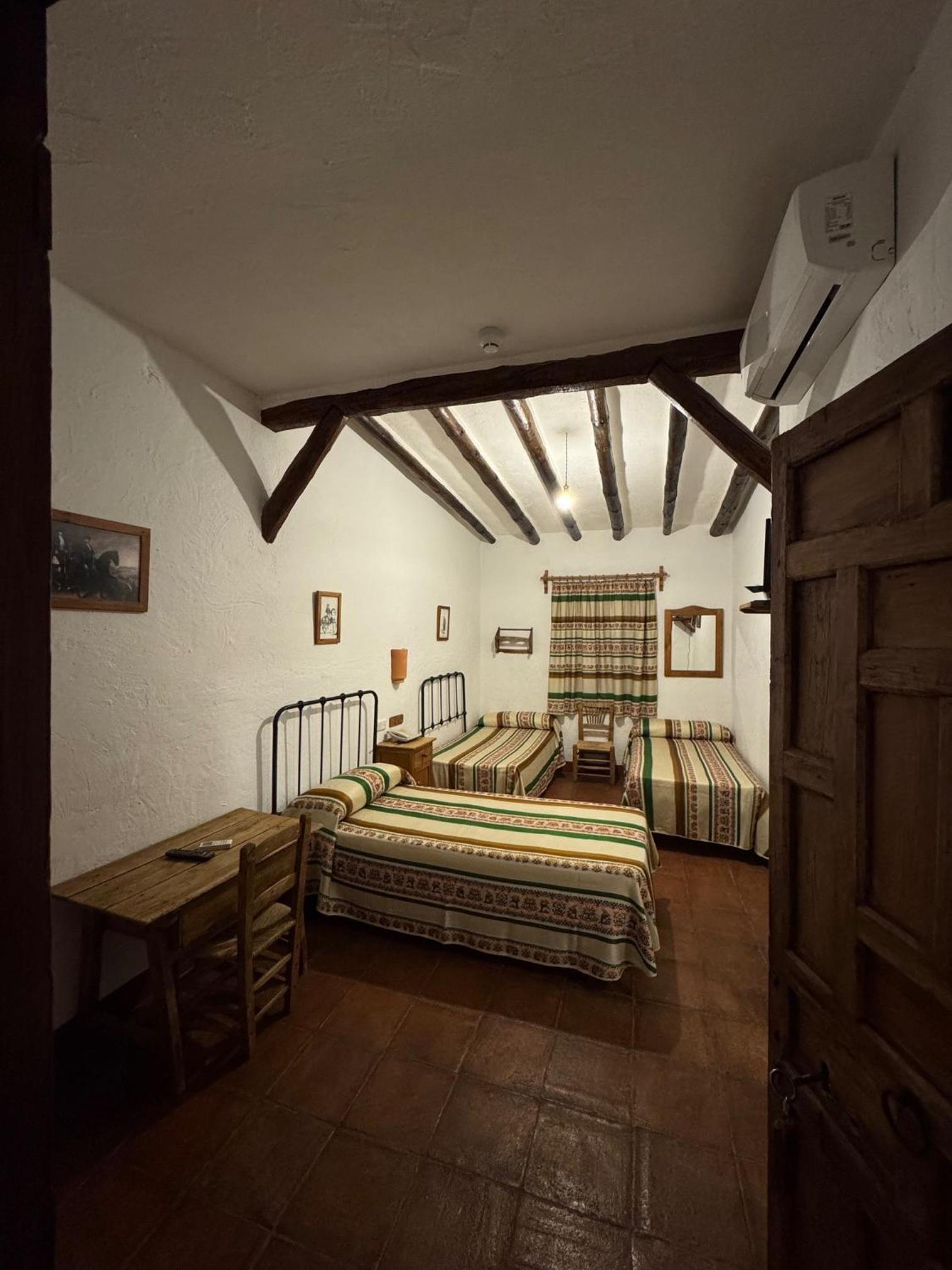 Standard Double Room - Photo 2